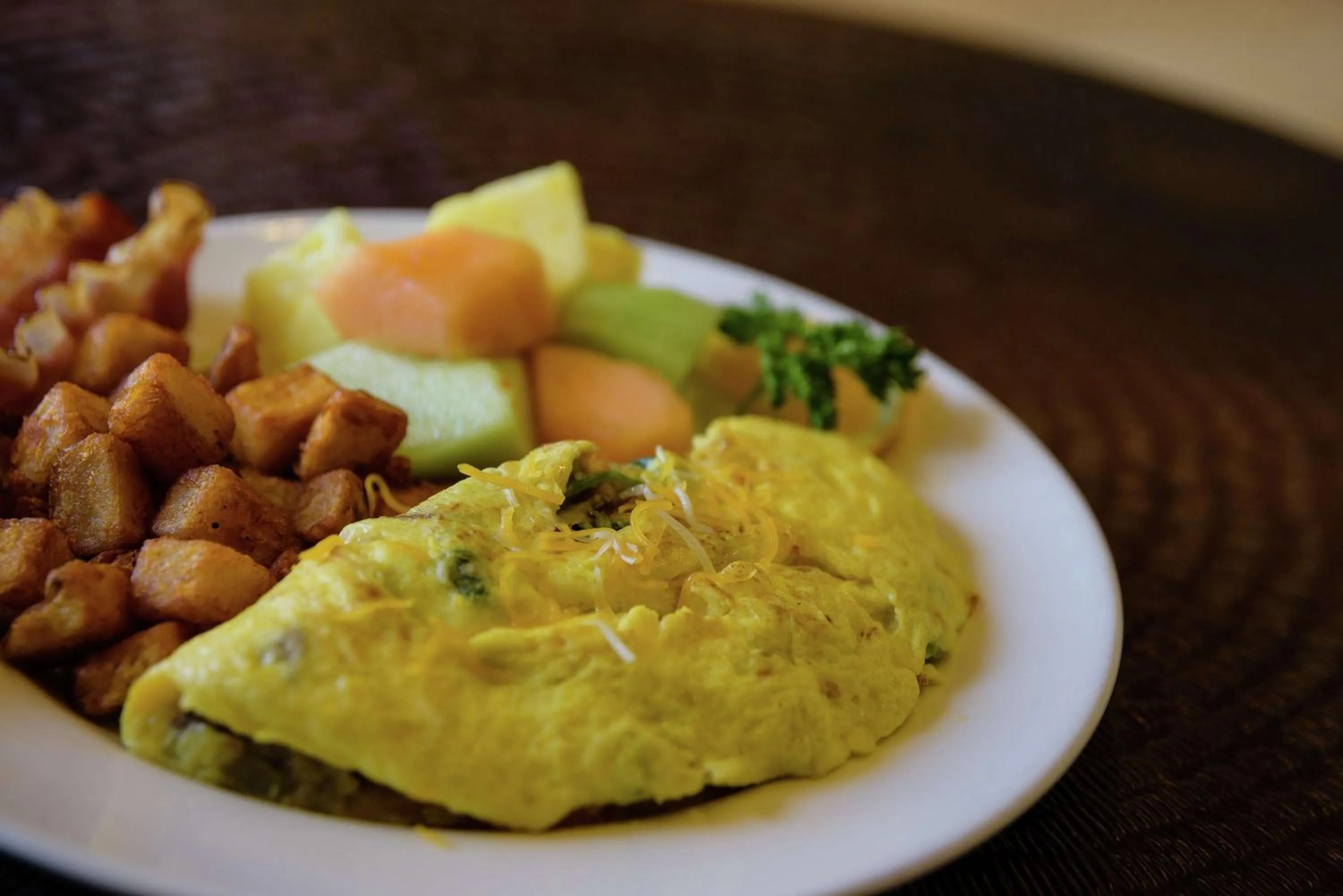 Dining area in Embassy Suites by Hilton Minneapolis North