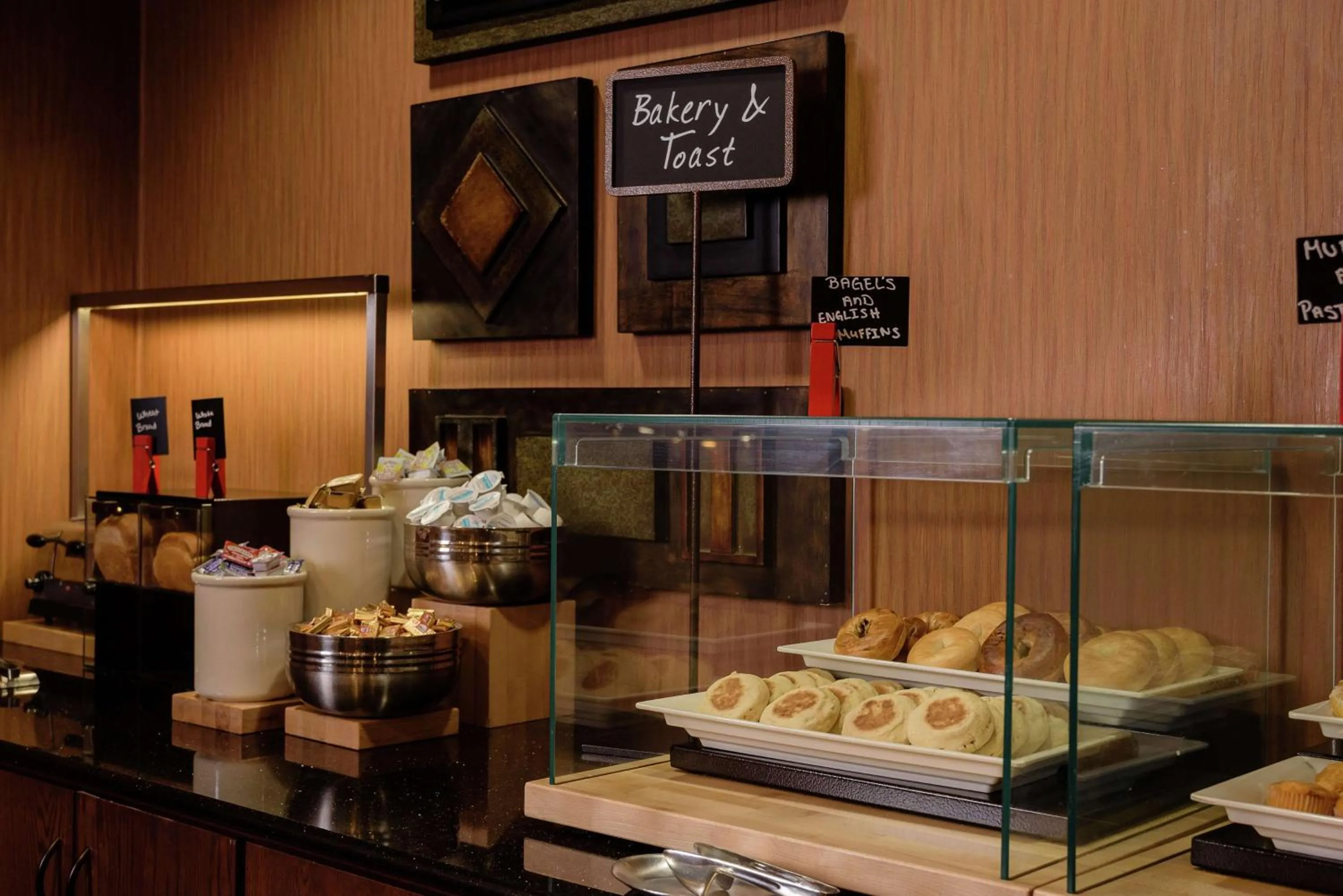 Dining area in Embassy Suites by Hilton Minneapolis North