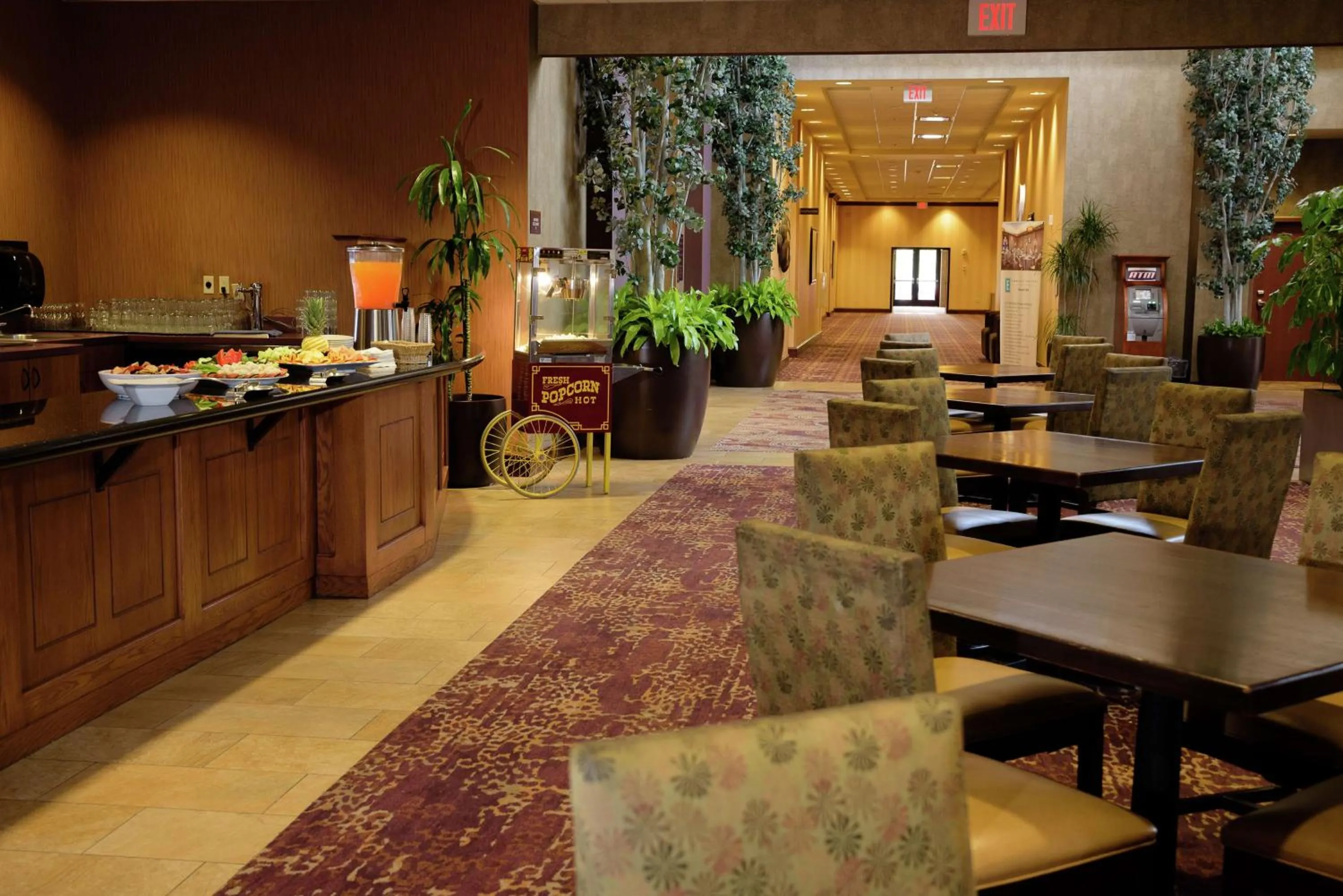 Dining area in Embassy Suites by Hilton Minneapolis North