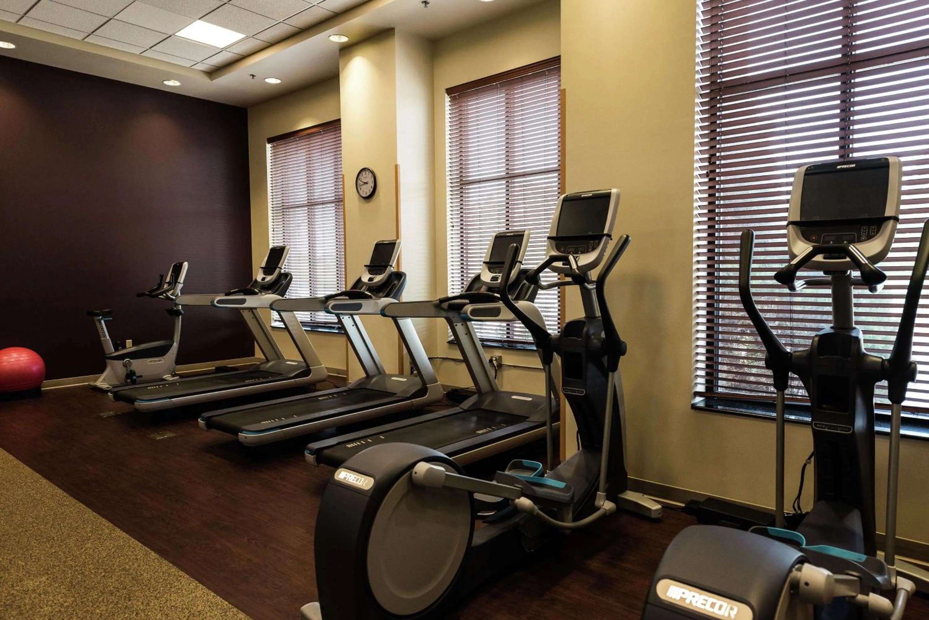 Fitness centre/facilities in Embassy Suites by Hilton Minneapolis North