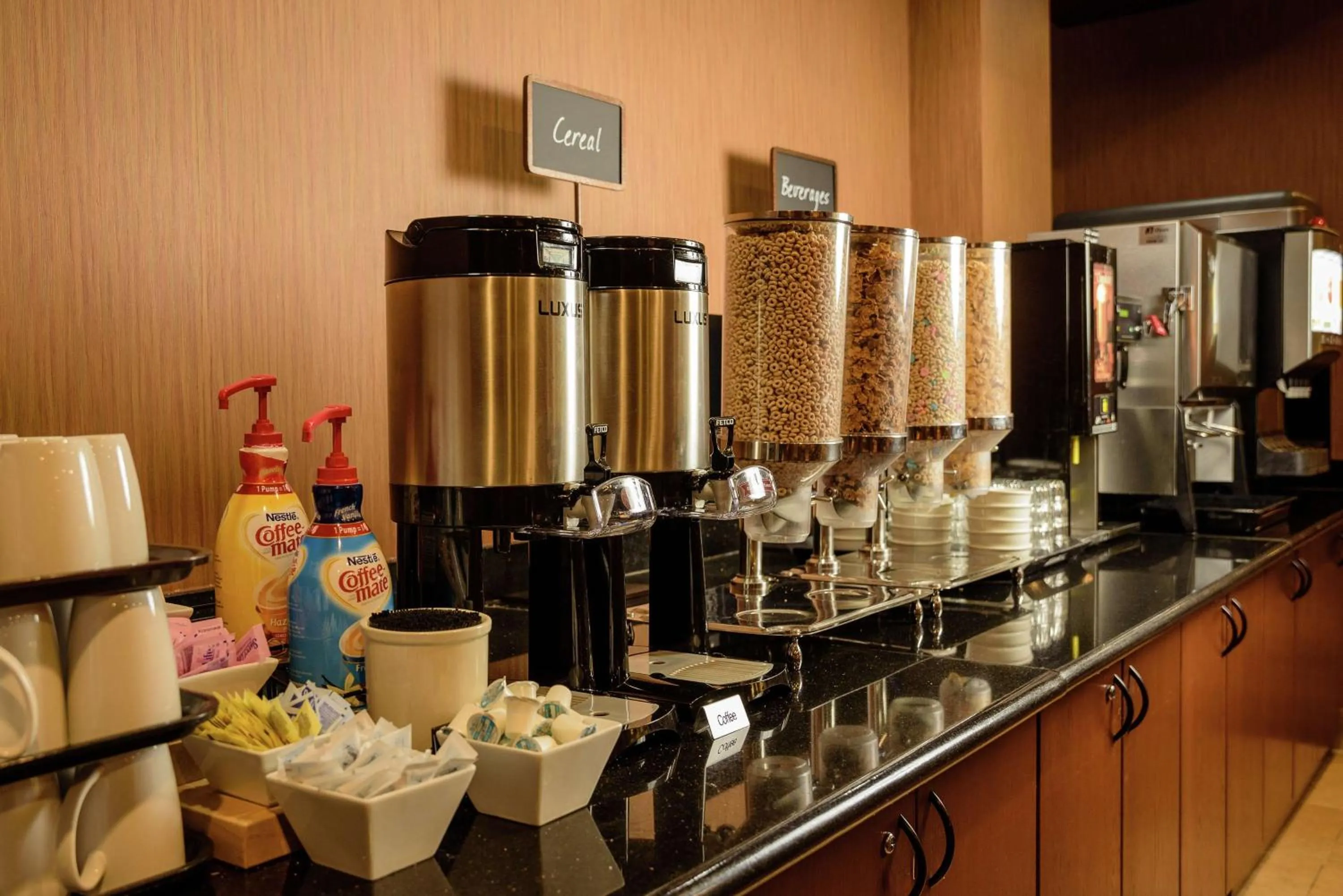 Dining area in Embassy Suites by Hilton Minneapolis North
