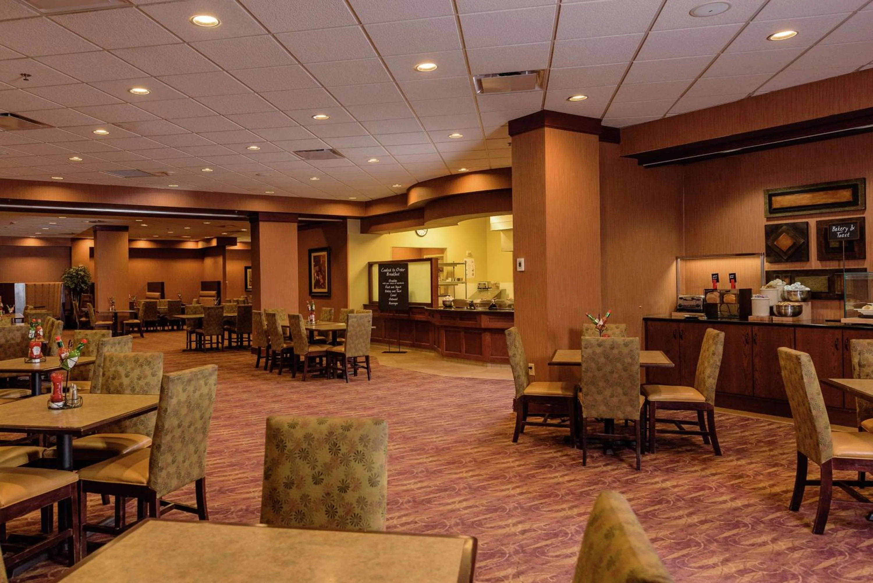 Restaurant/places to eat in Embassy Suites by Hilton Minneapolis North