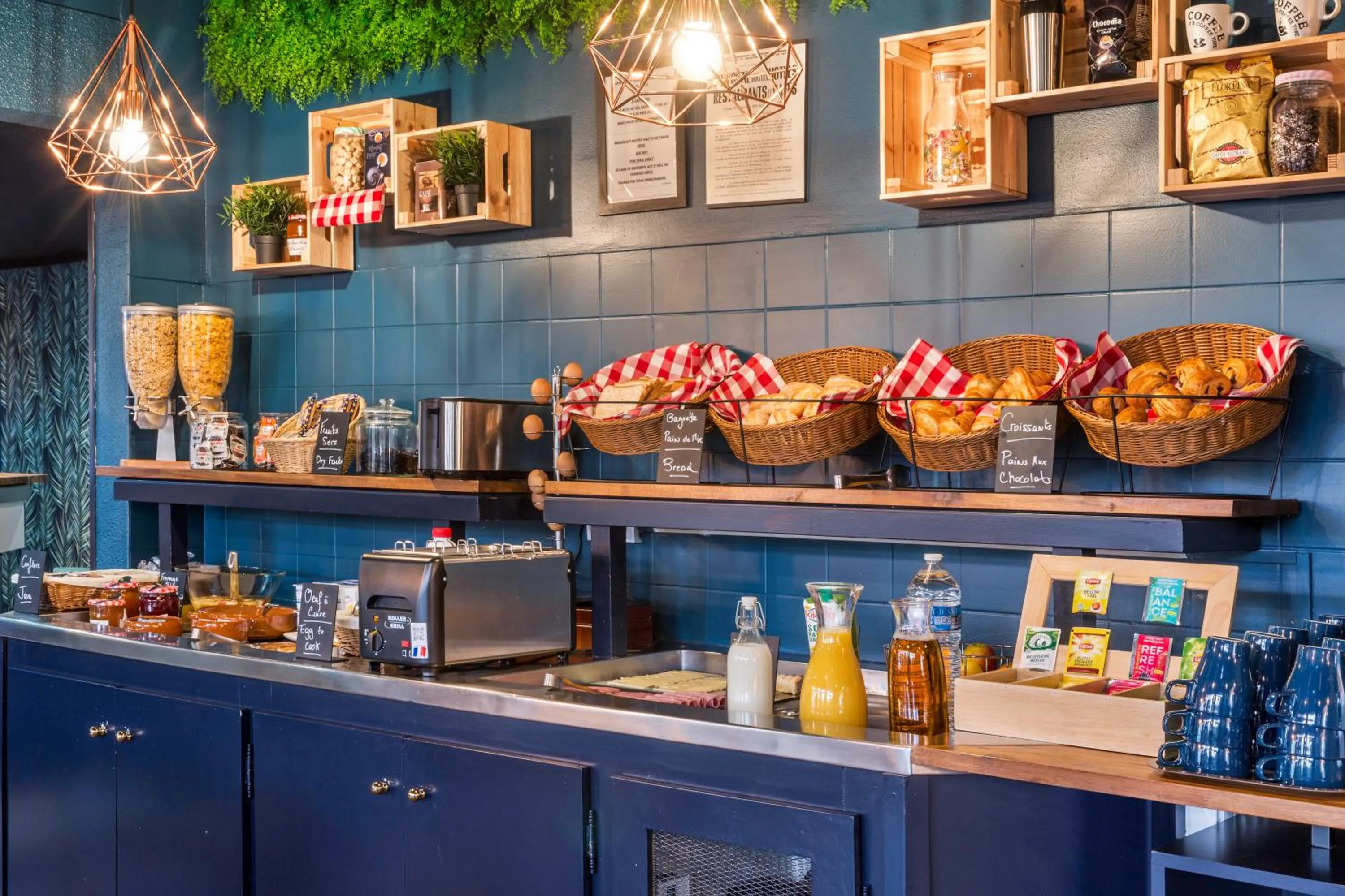 Breakfast in Sure Hotel by Best Western Calais Coquelles Tunnel s/ Manche