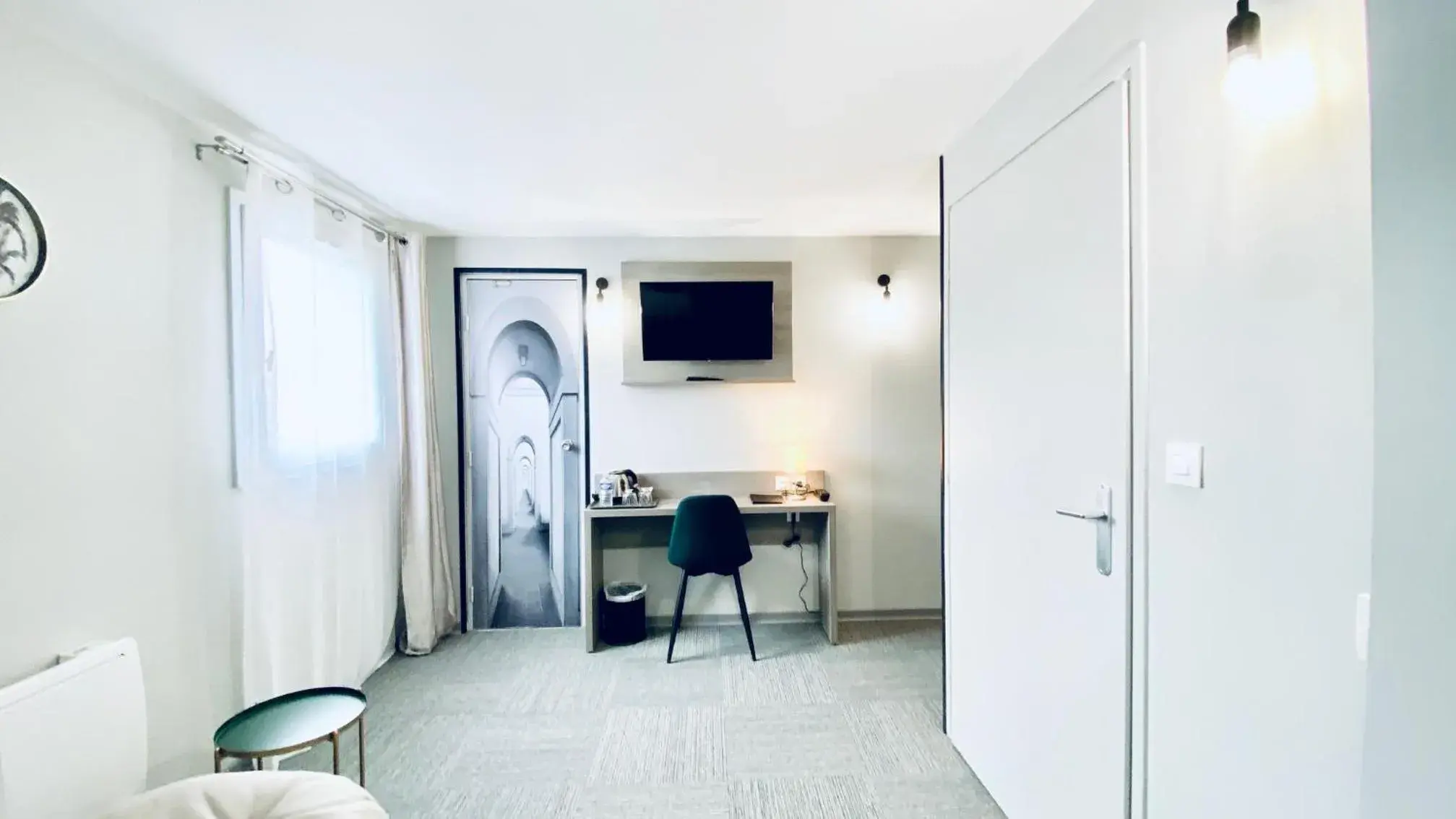 Superior Queen Room - Non-Smoking in Sure Hotel by Best Western Calais Coquelles Tunnel s/ Manche Superior Queen Room - Non-Smoking in Sure Hotel by Best Western Calais Coquelles Tunnel s/ Manche