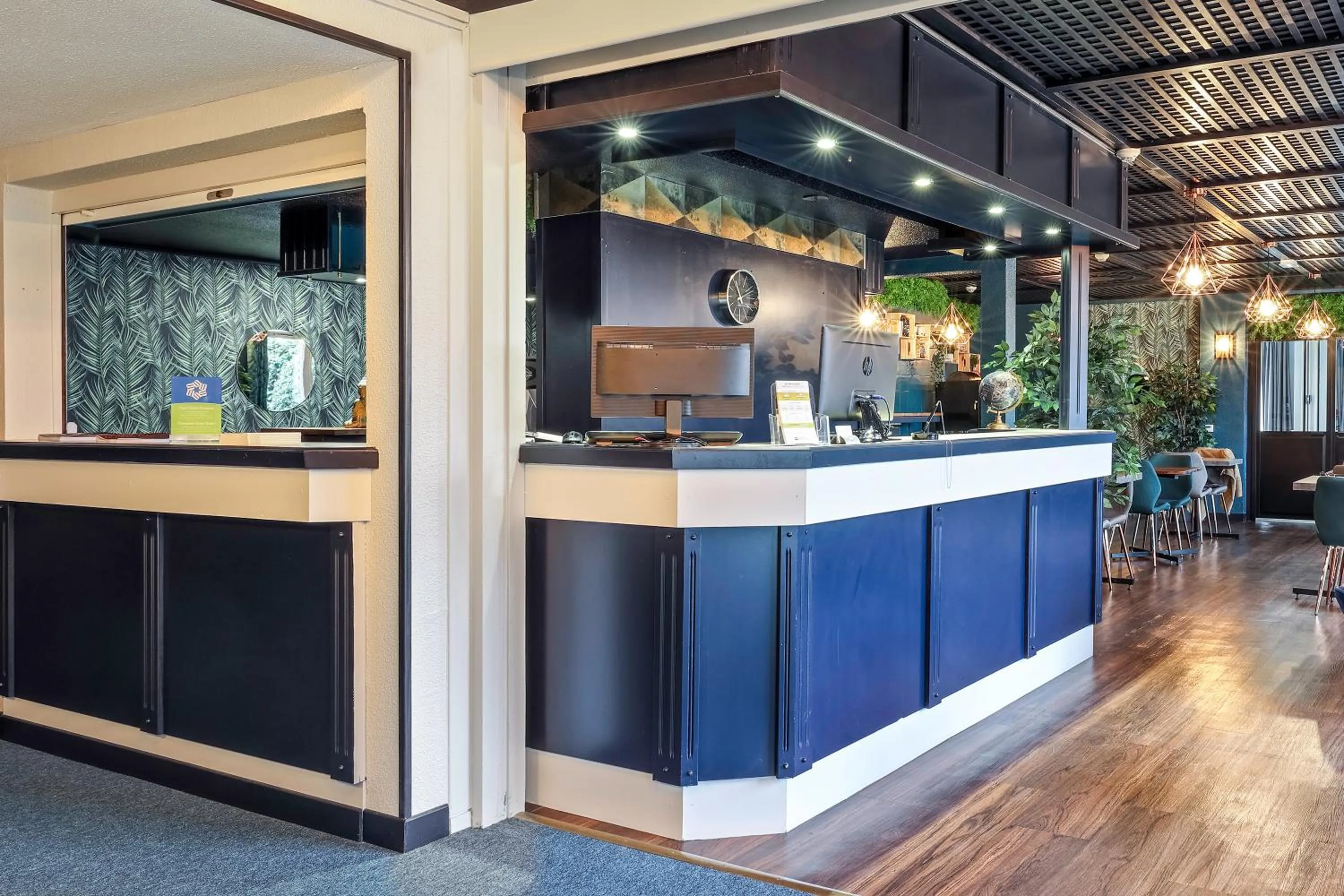 Property building in Sure Hotel by Best Western Calais Coquelles Tunnel s/ Manche