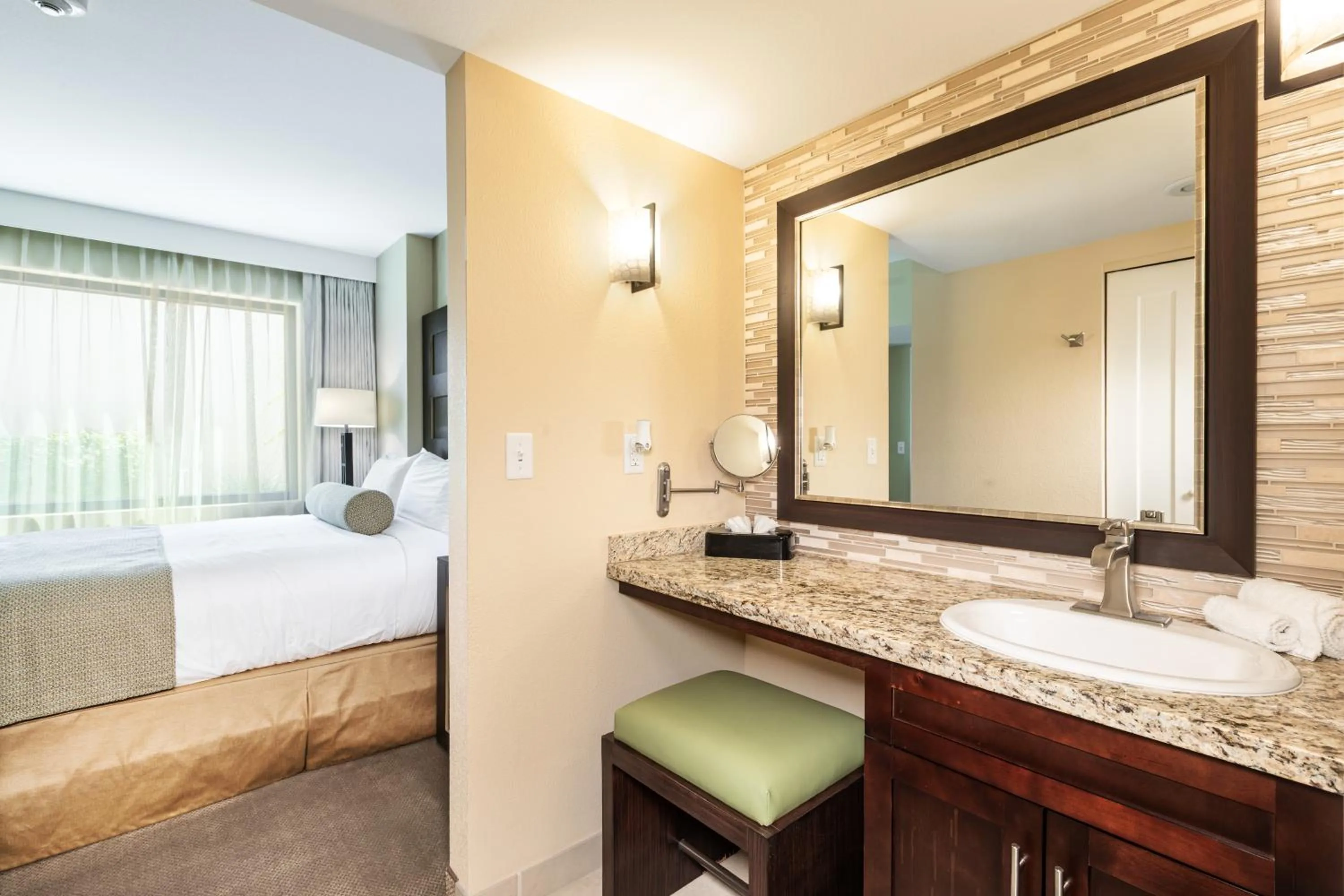 Bathroom, Bed in The Berkley, Las Vegas