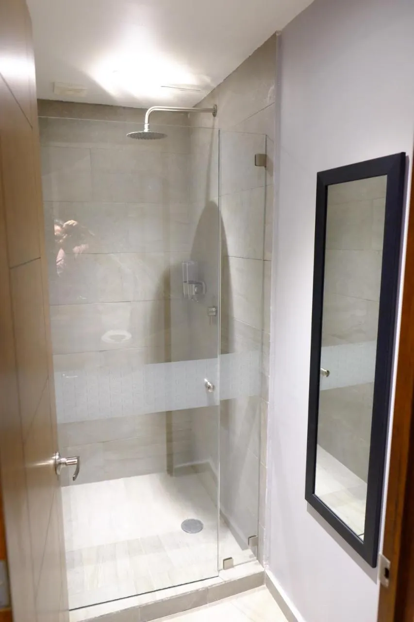 Bathroom in Izzzleep Aeropuerto Terminal 1