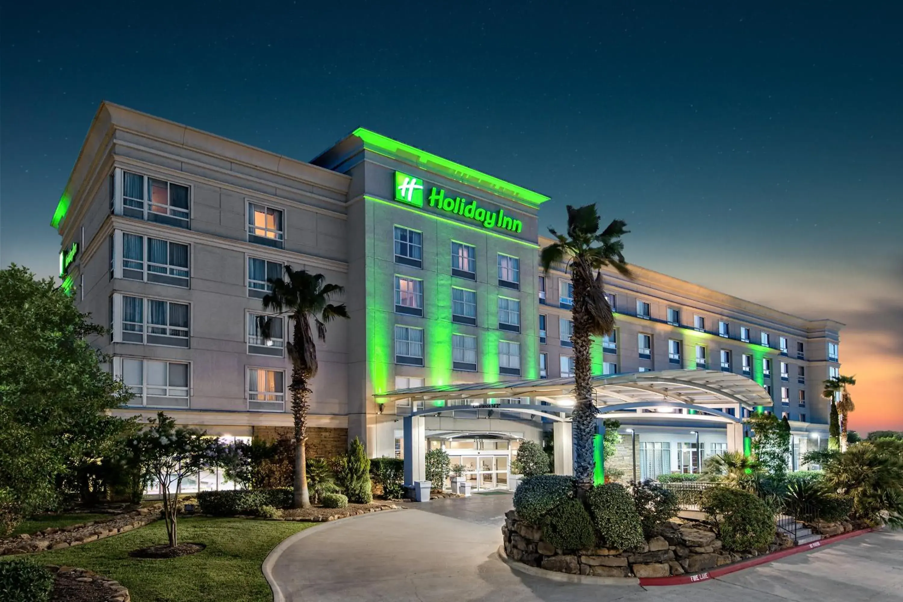 Property building in Holiday Inn & Suites College Station-Aggieland by IHG Property building in Holiday Inn & Suites College Station-Aggieland by IHG