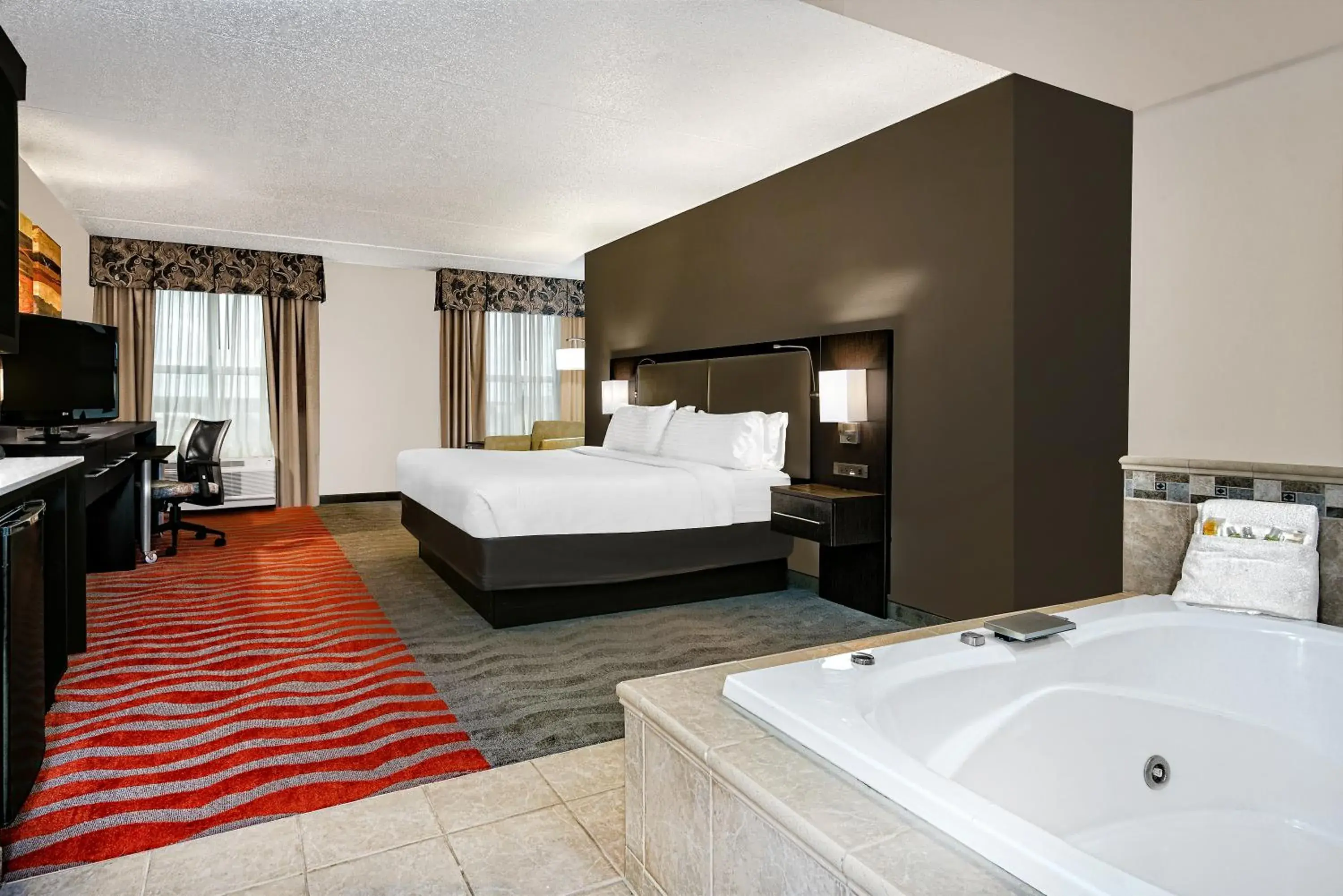King Room with Jetted Tub in Holiday Inn & Suites College Station-Aggieland by IHG King Room with Jetted Tub in Holiday Inn & Suites College Station-Aggieland by IHG