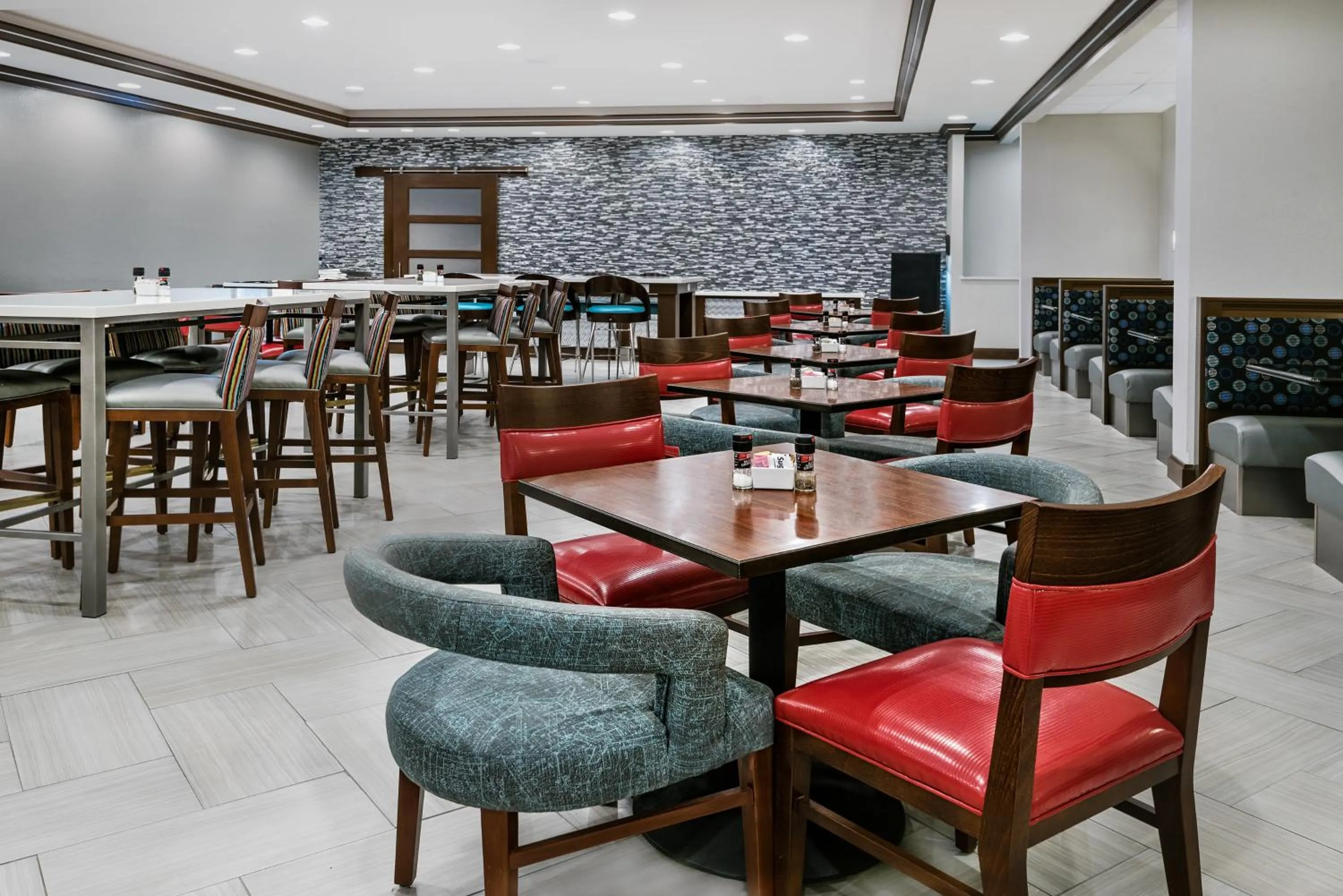 Restaurant/places to eat in Holiday Inn & Suites College Station-Aggieland by IHG