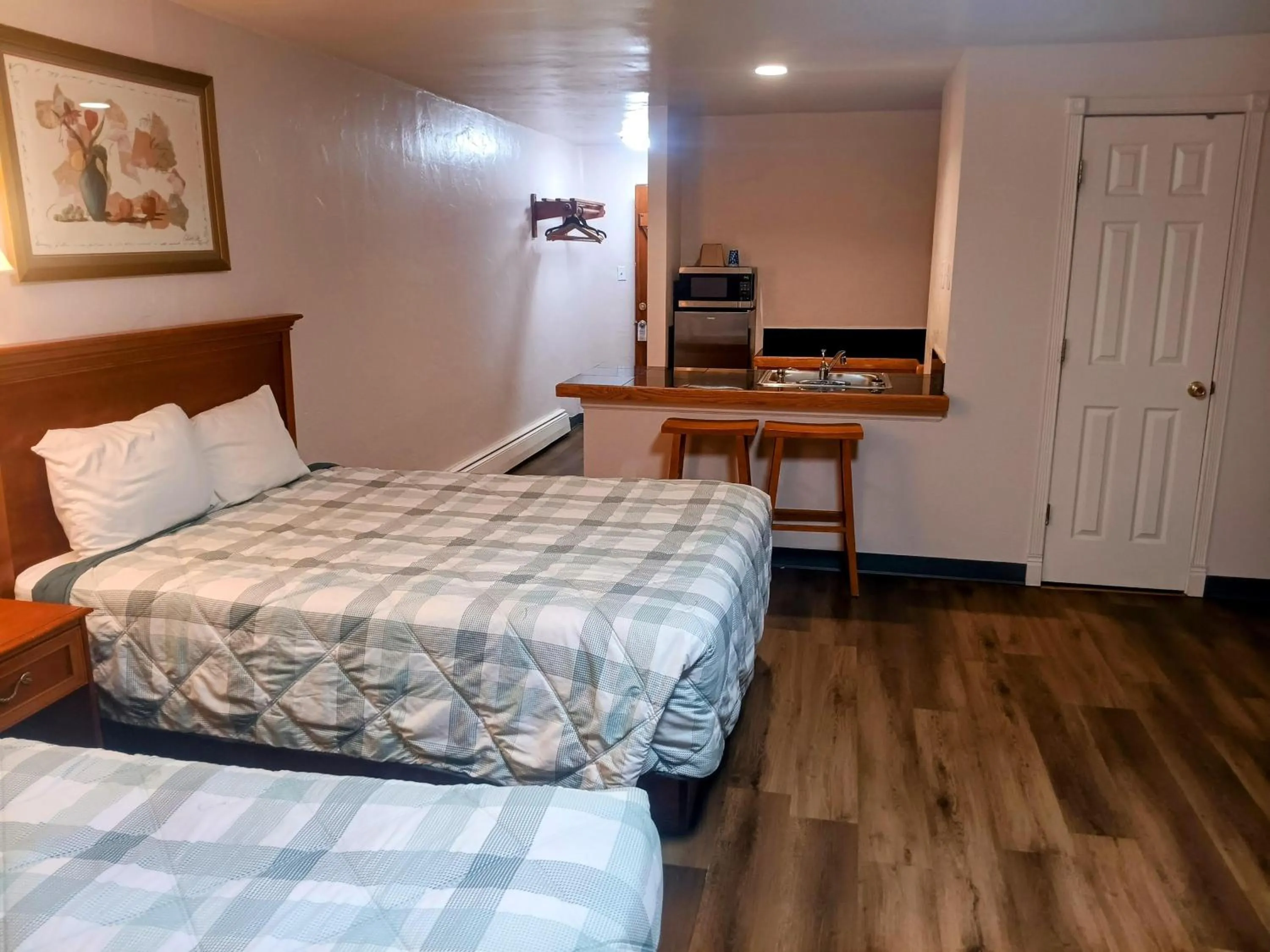 Bedroom, Bed in Sands Motel