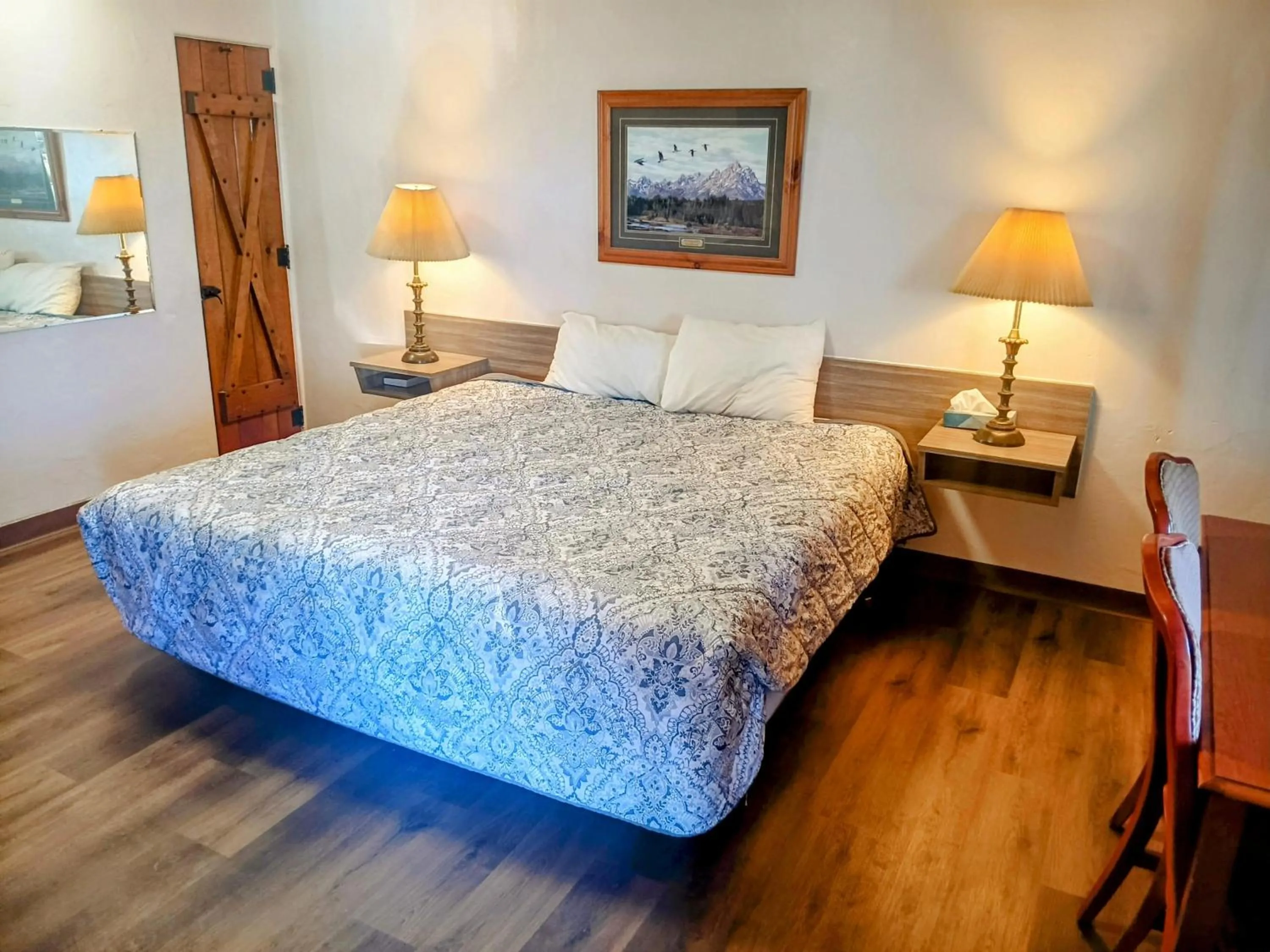 Bedroom, Bed in Sands Motel