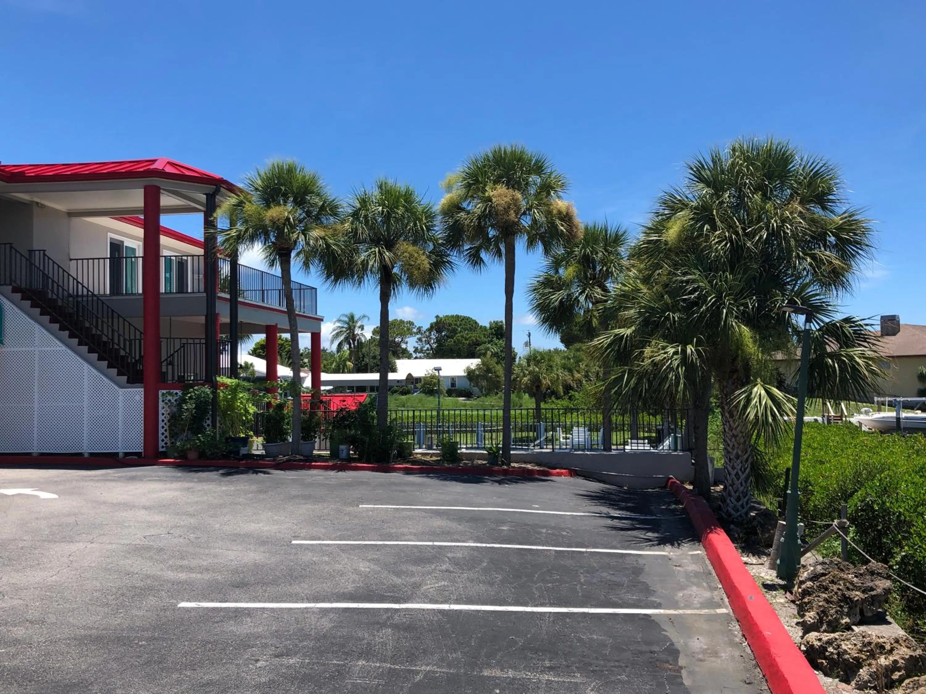 Property building in Sun Coast Inn