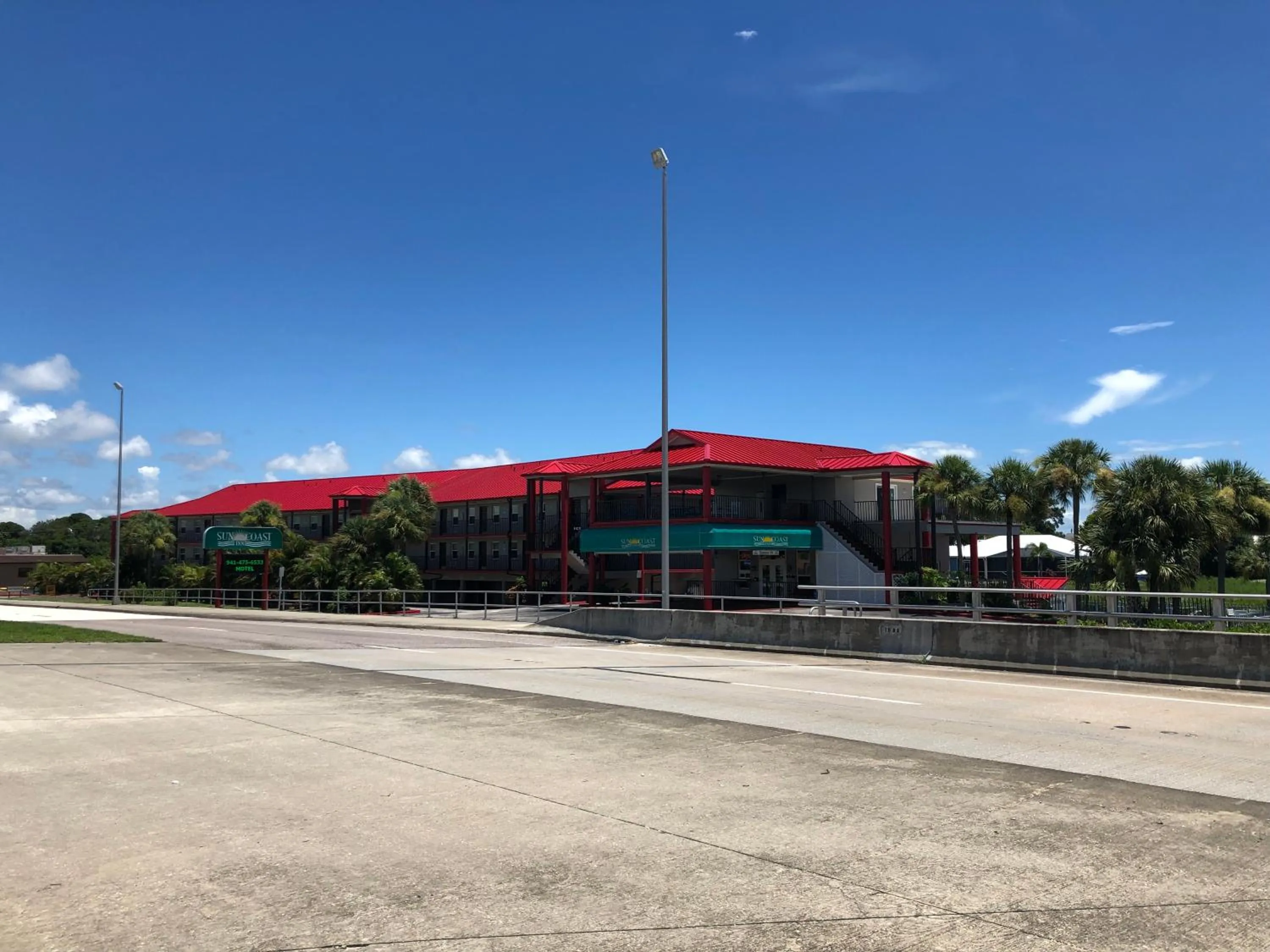 Property building in Sun Coast Inn