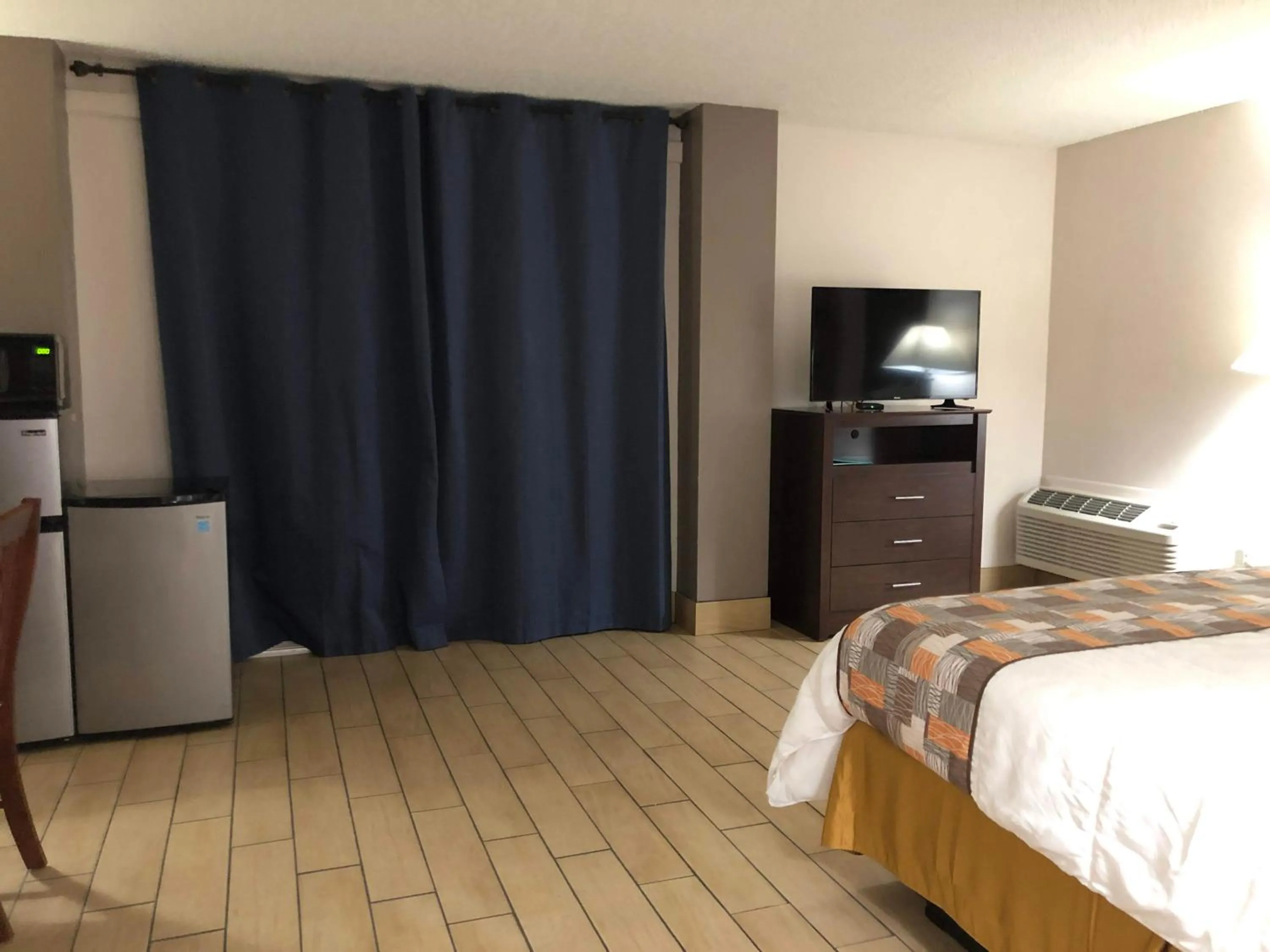 TV and multimedia, Bed in Sun Coast Inn