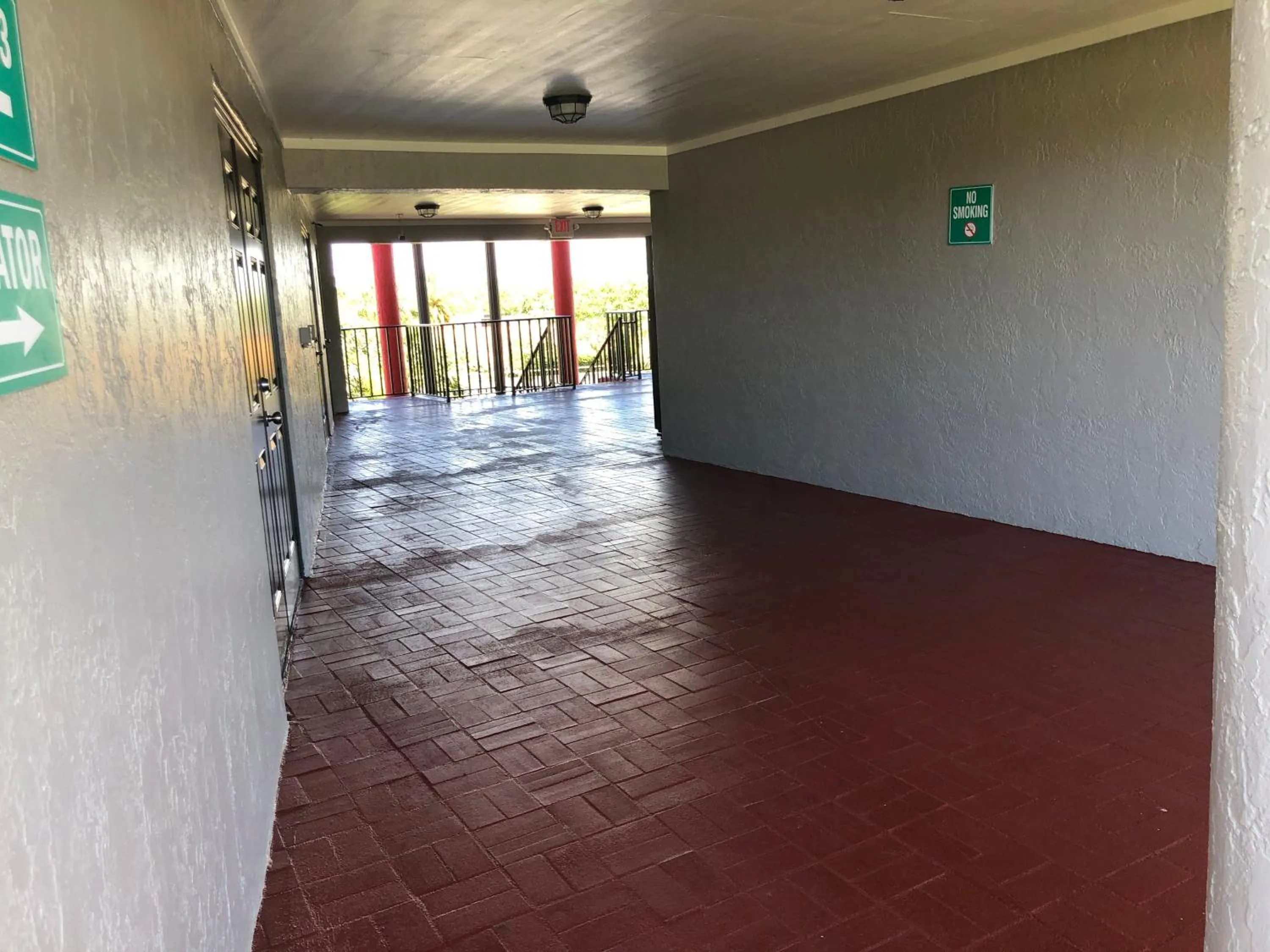 Lobby or reception in Sun Coast Inn