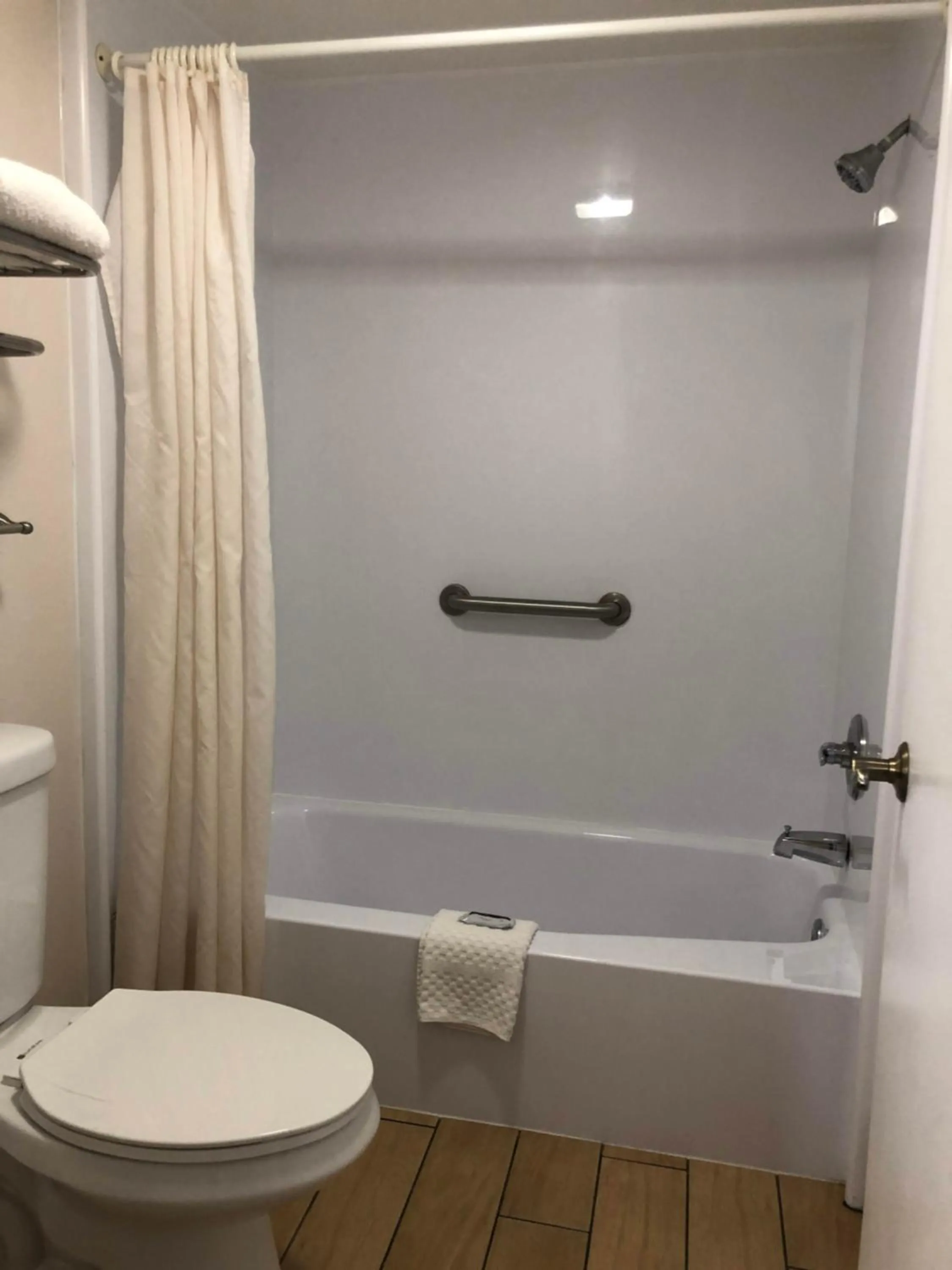 Bathroom in Sun Coast Inn