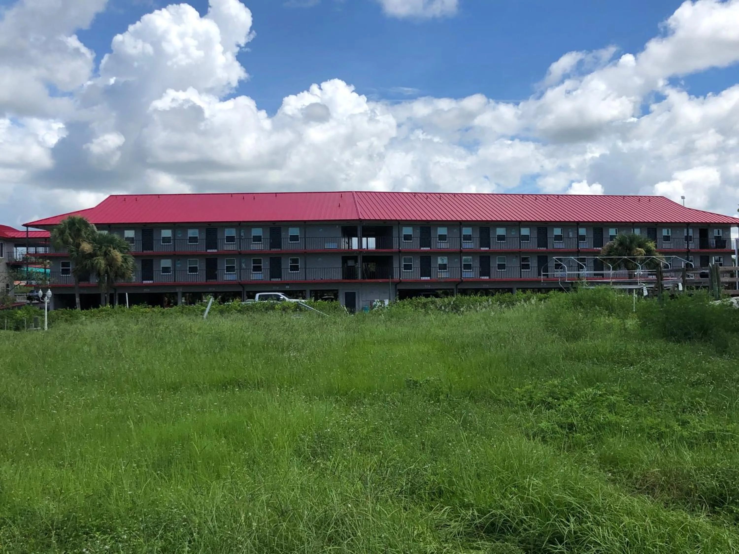 Property building in Sun Coast Inn