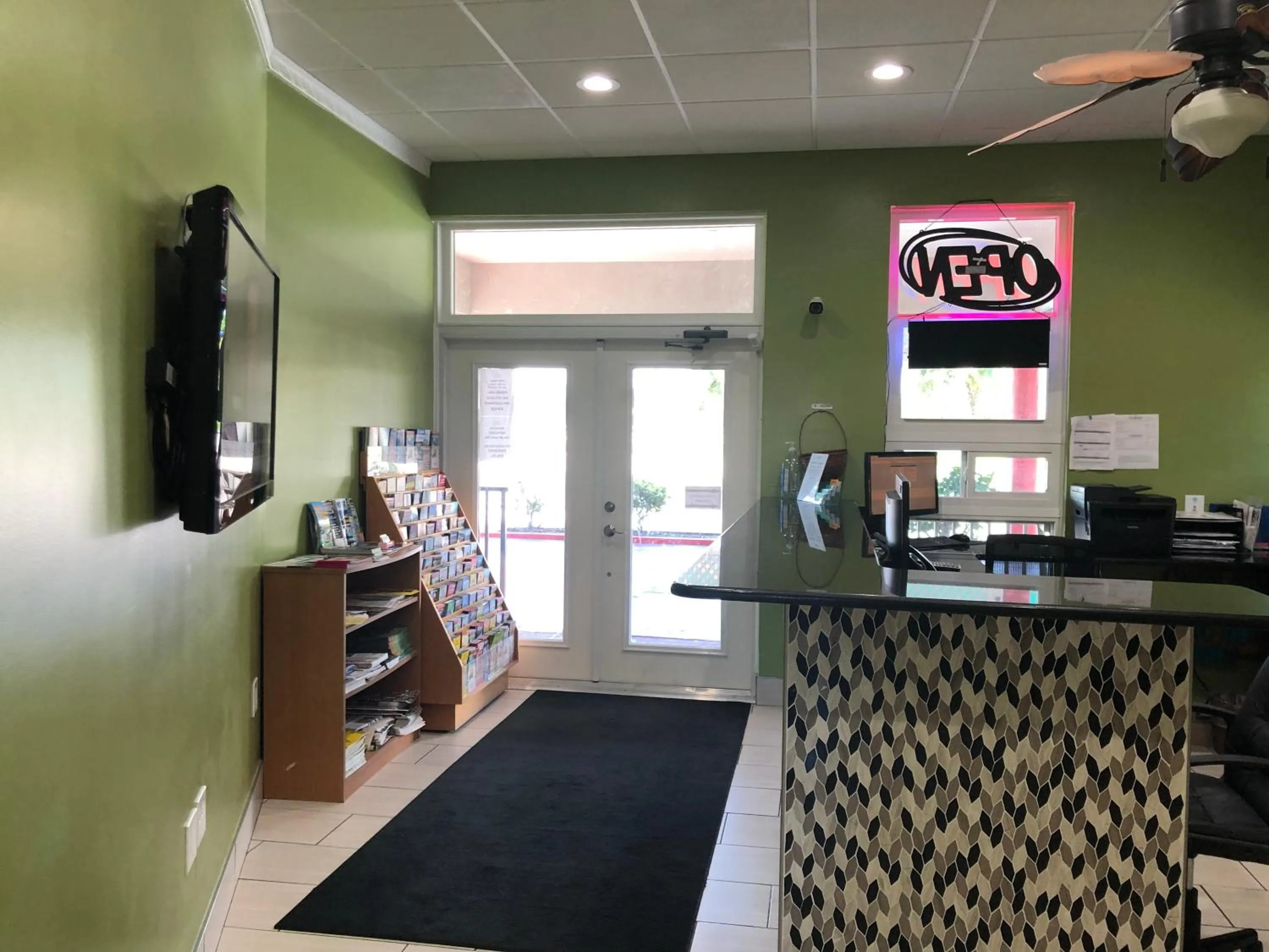 Lobby or reception in Sun Coast Inn