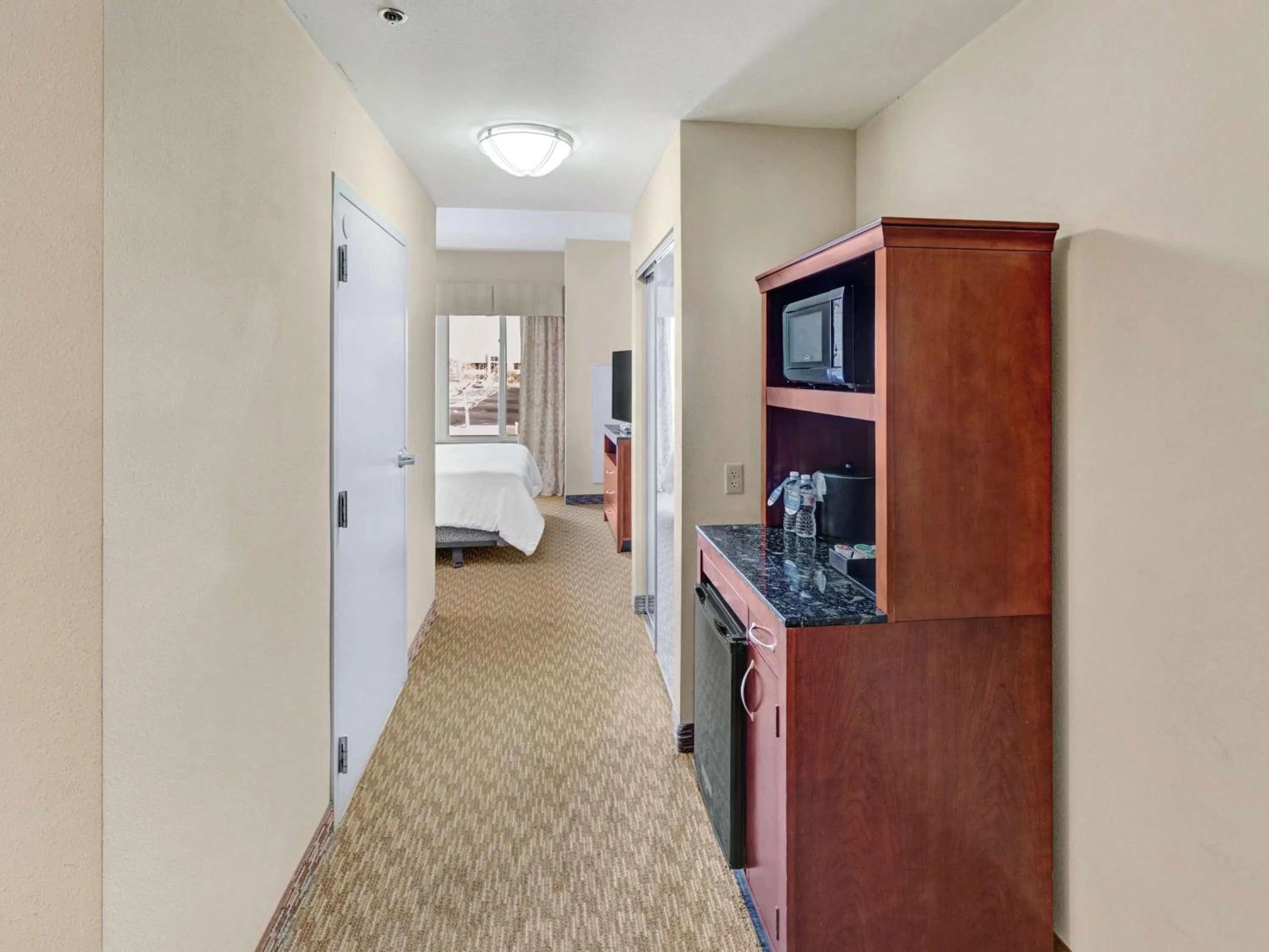 Photo of the whole room, Bed in Hilton Garden Inn Oklahoma City North Quail Springs