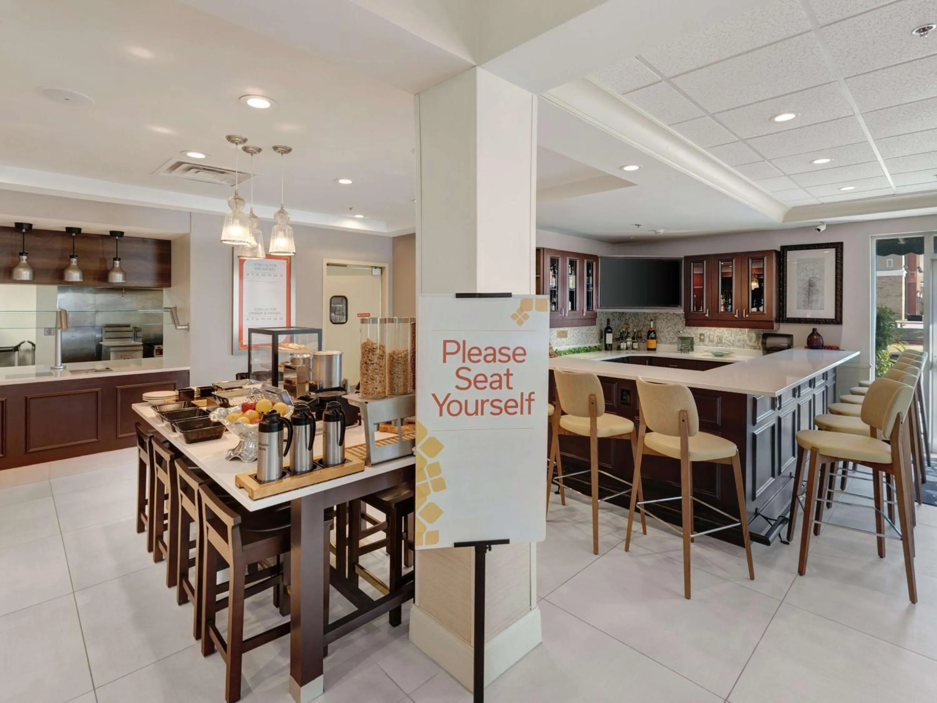 Lounge or bar in Hilton Garden Inn Oklahoma City North Quail Springs