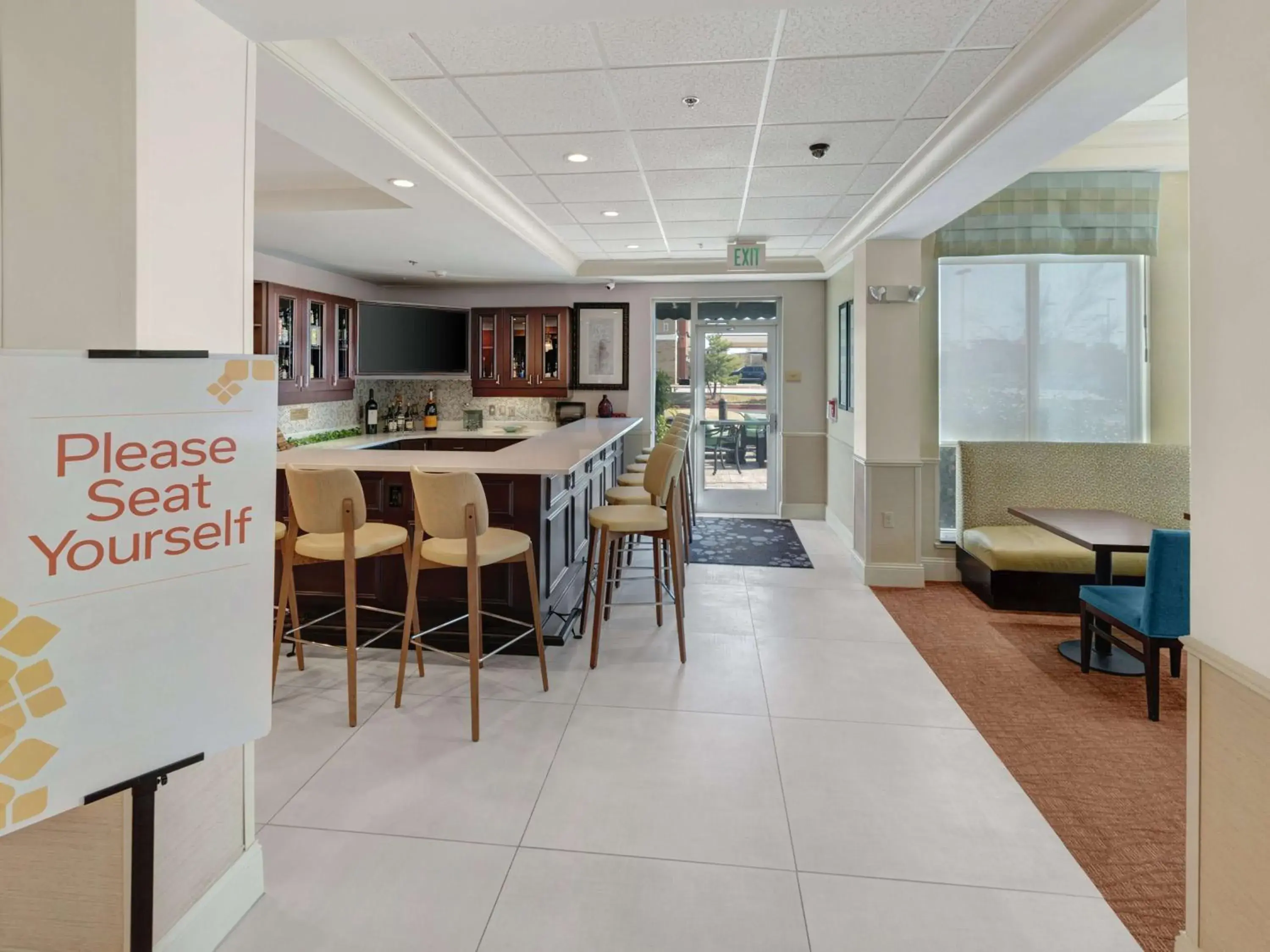 Lounge or bar in Hilton Garden Inn Oklahoma City North Quail Springs Lounge or bar in Hilton Garden Inn Oklahoma City North Quail Springs