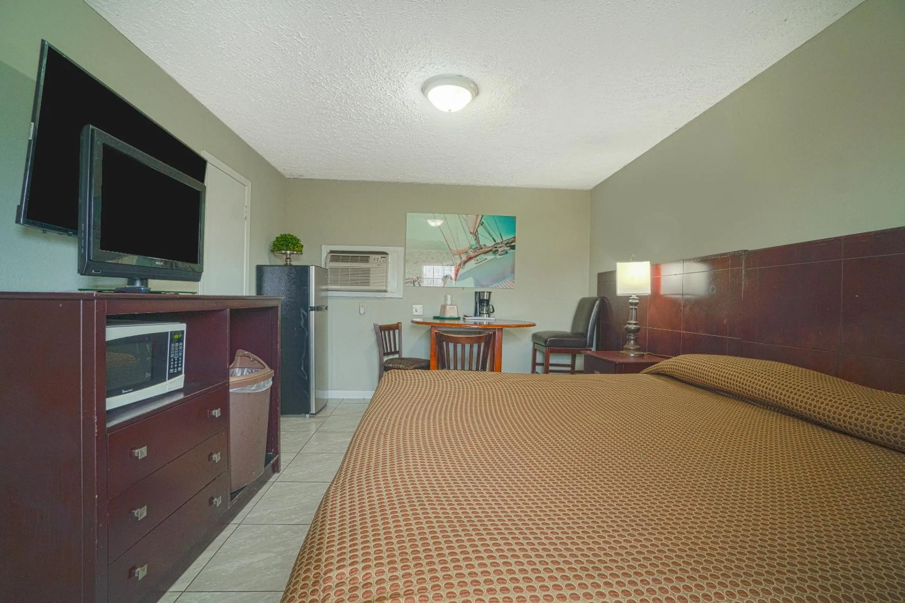 Bedroom, Bed in Texana Inn Edna By OYO