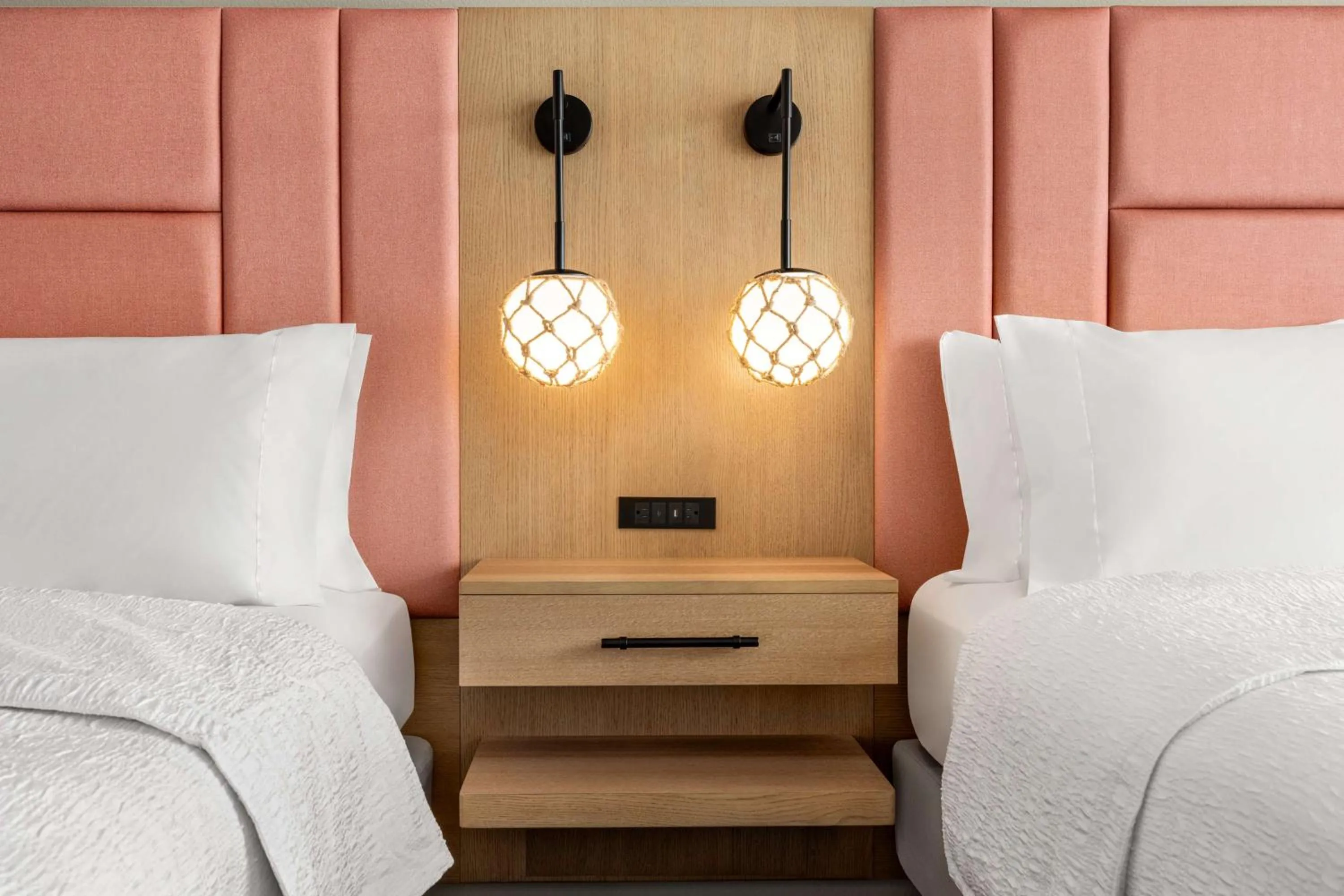 Bed in Hampton Inn Virginia Beach-Oceanfront South