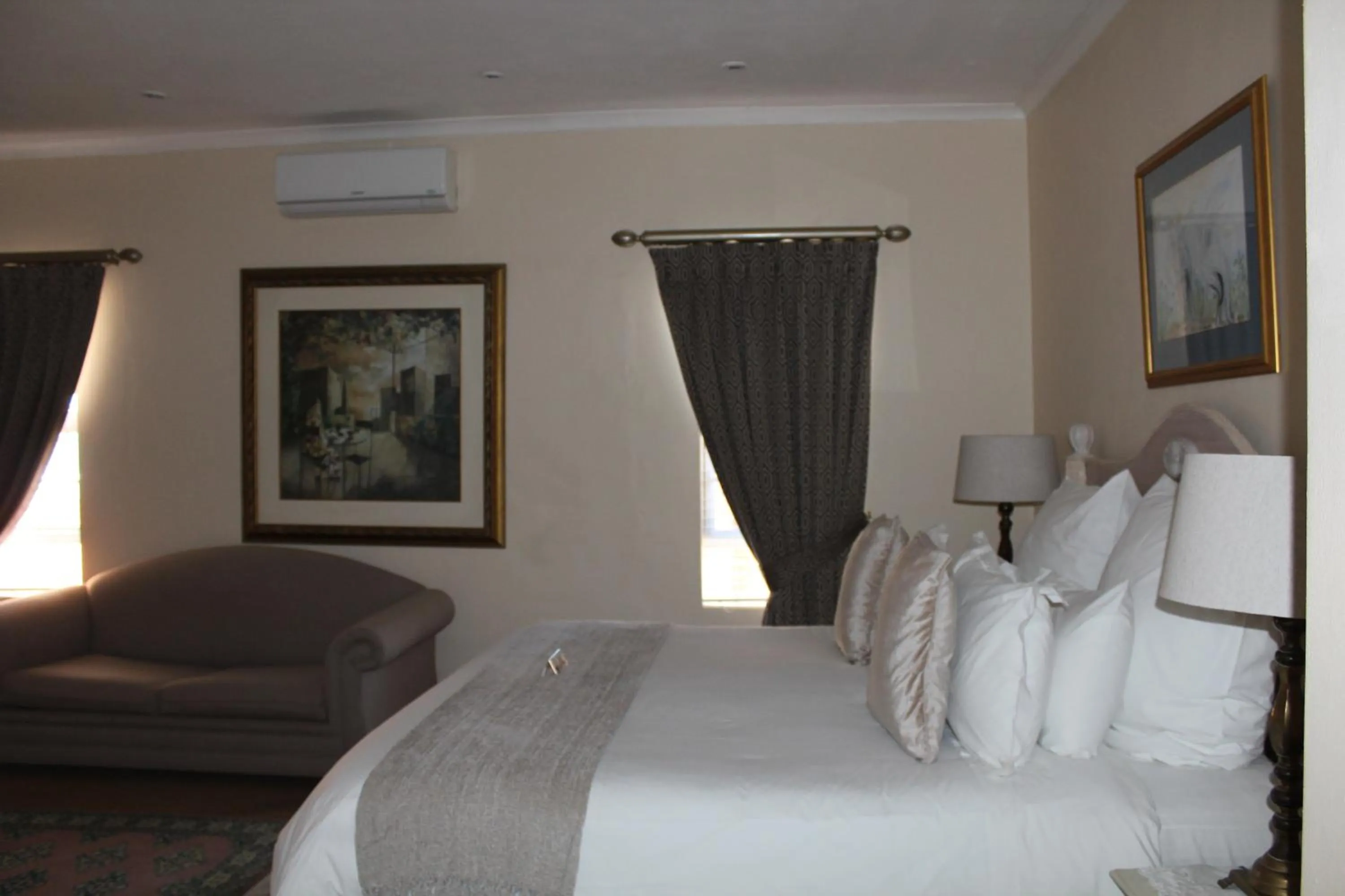 Bedroom, Bed in Cinnamon House Bed & Breakfast