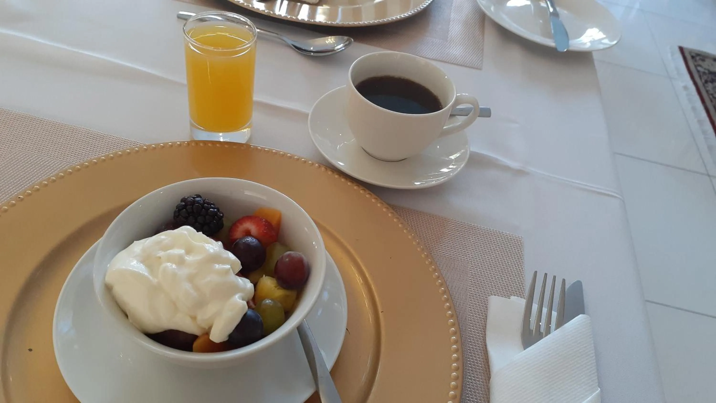 Breakfast in Cinnamon House Bed & Breakfast