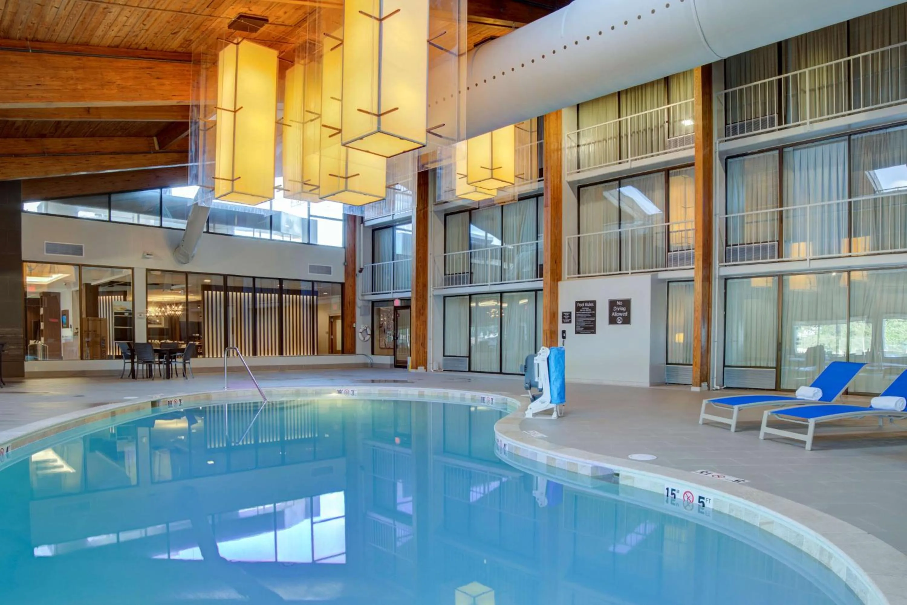 Bed in Doubletree by Hilton Harrisonburg