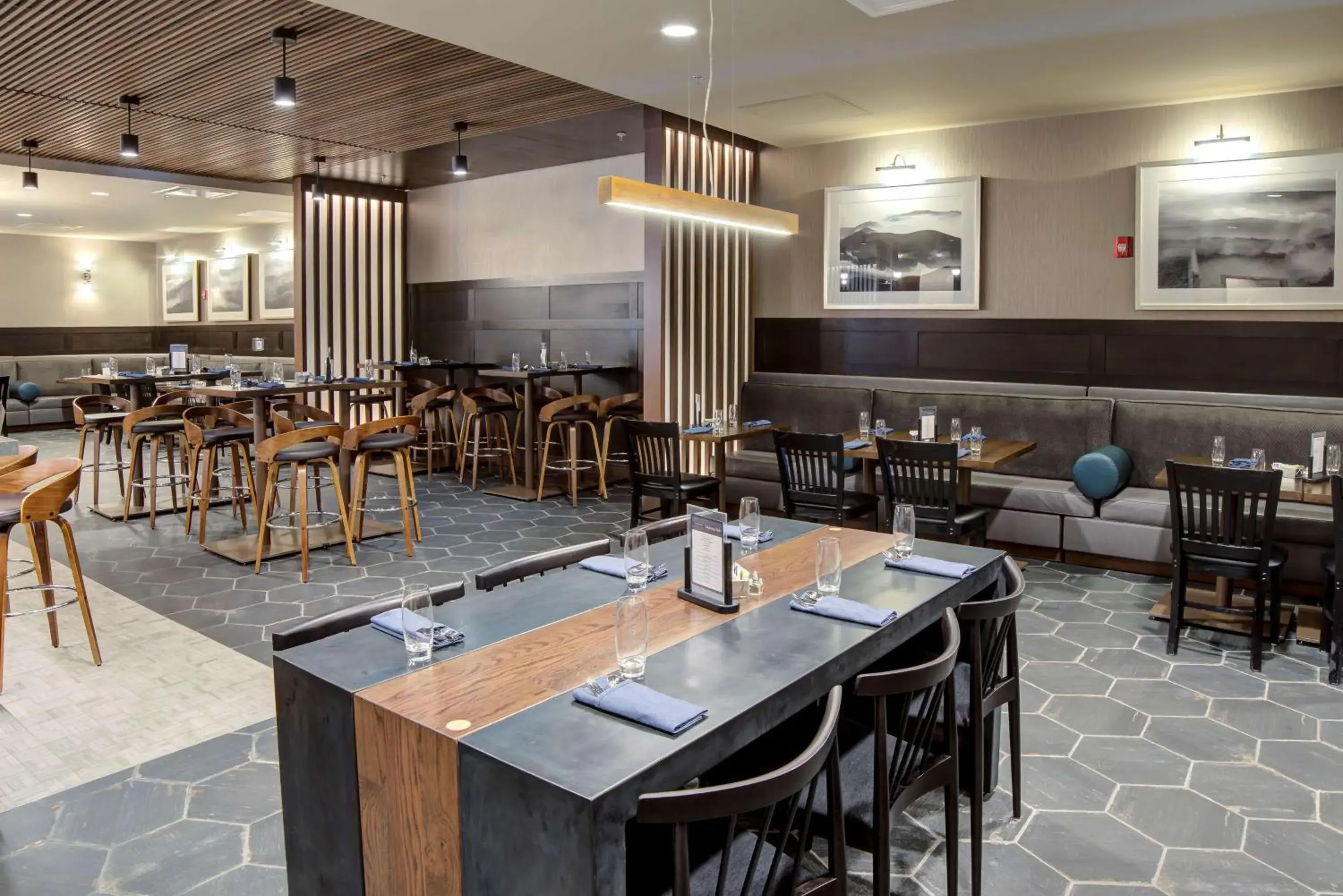 Restaurant/places to eat in Doubletree by Hilton Harrisonburg Restaurant/places to eat in Doubletree by Hilton Harrisonburg