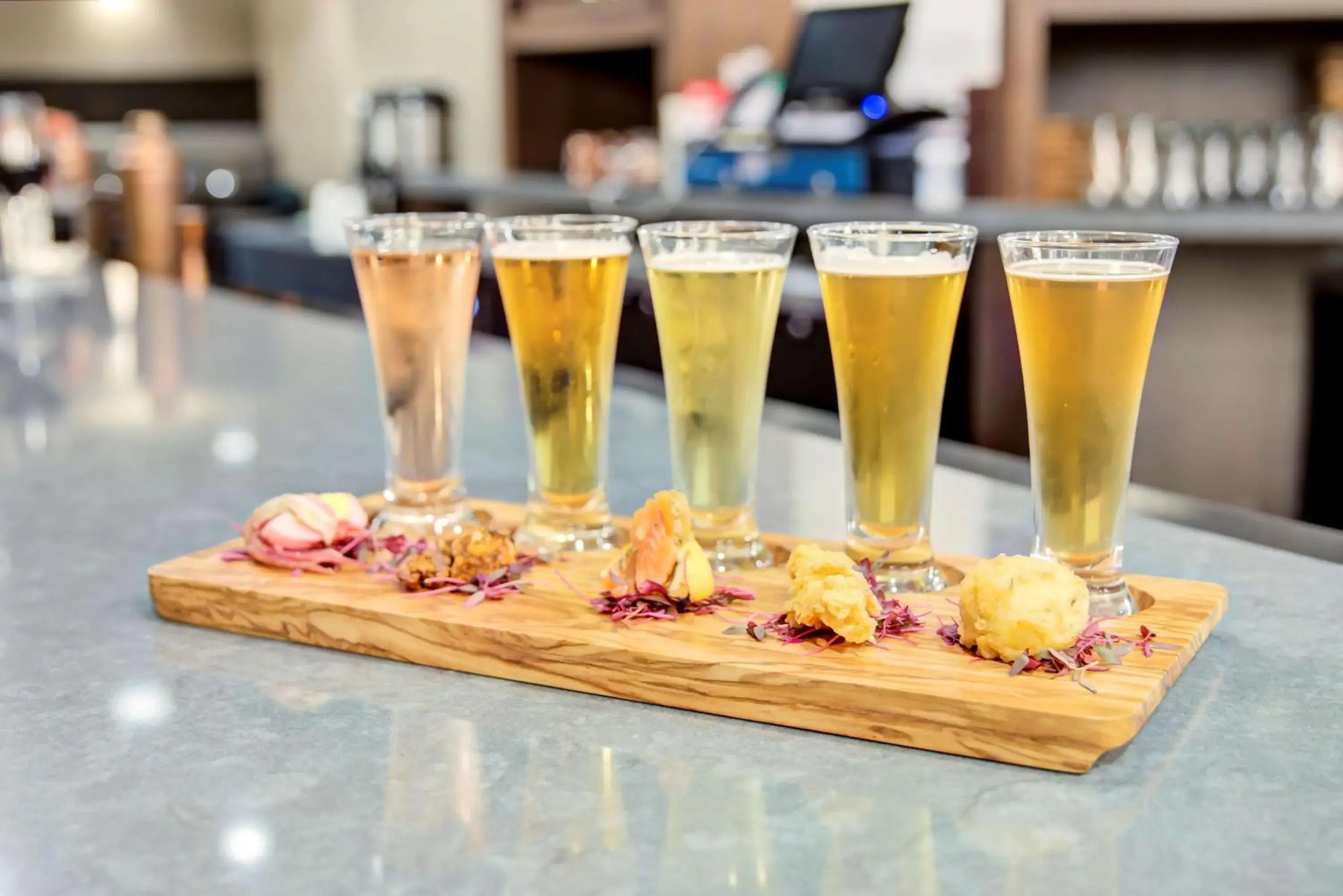 Lounge or bar in Doubletree by Hilton Harrisonburg Lounge or bar in Doubletree by Hilton Harrisonburg