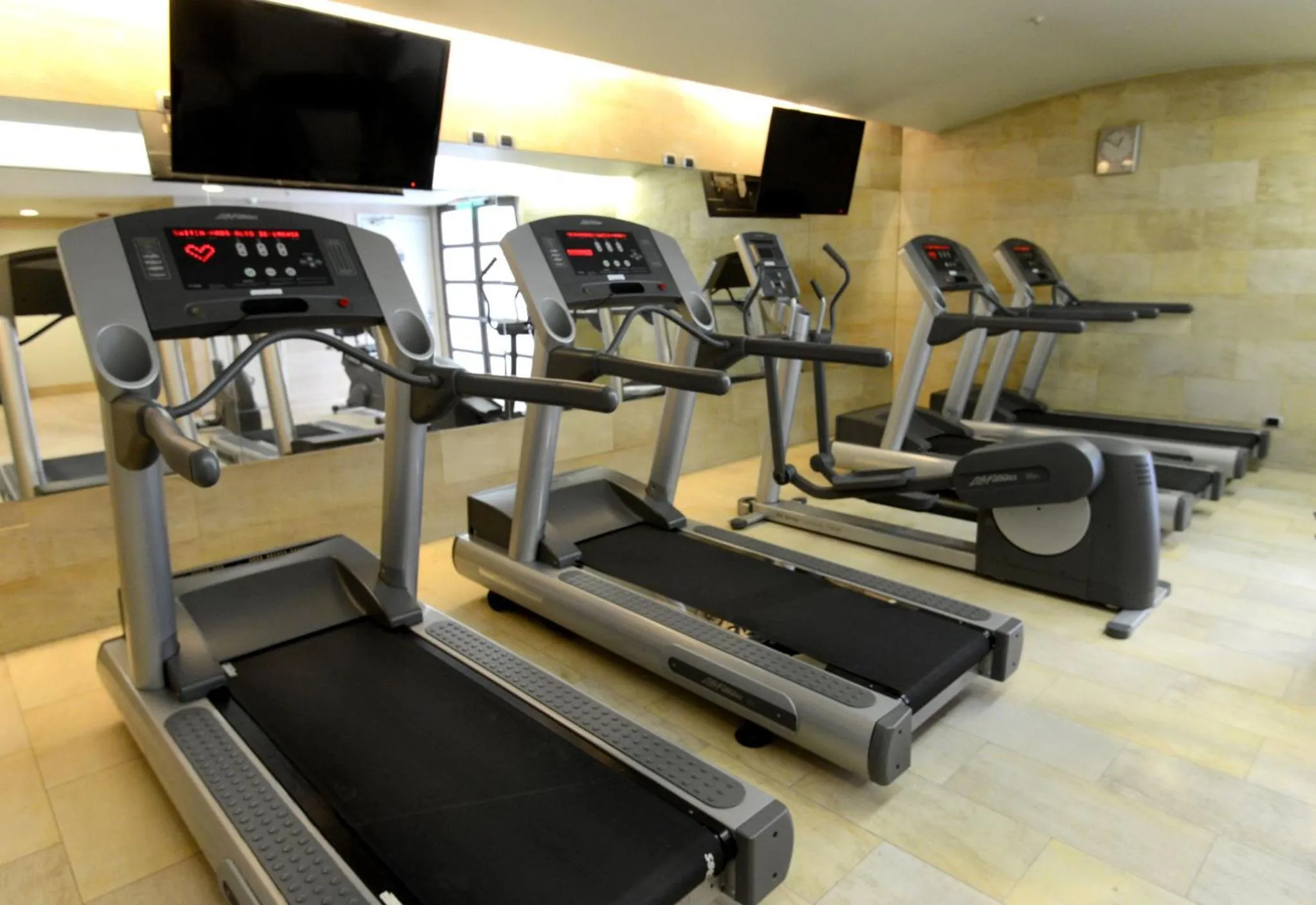 Fitness centre/facilities in Holiday Inn Express Santiago Las Condes by IHG