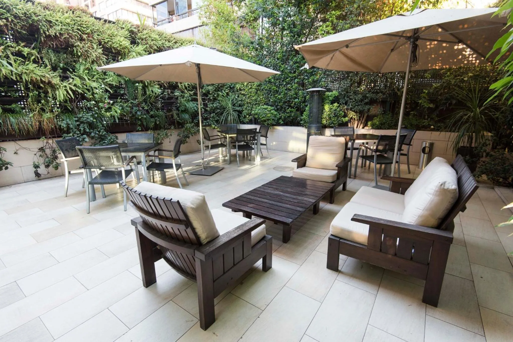 Lobby or reception in Holiday Inn Express Santiago Las Condes by IHG