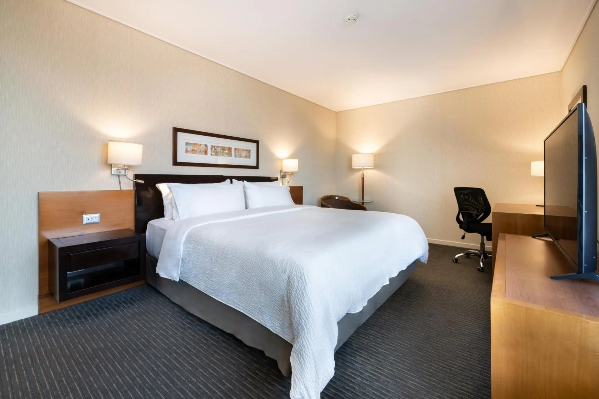 Photo of the whole room, Bed in Holiday Inn Express Santiago Las Condes by IHG