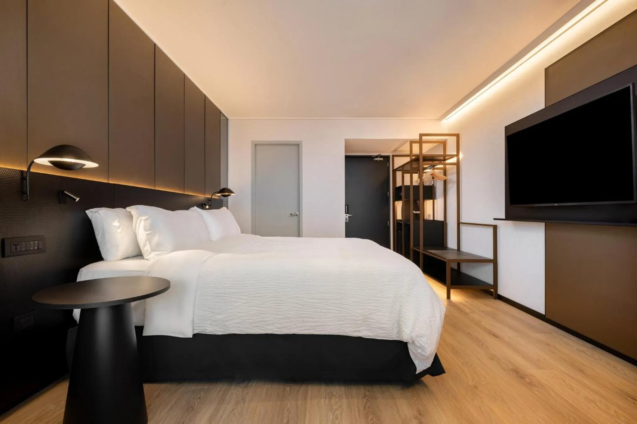 Photo of the whole room, Bed in Holiday Inn Express Santiago Las Condes by IHG