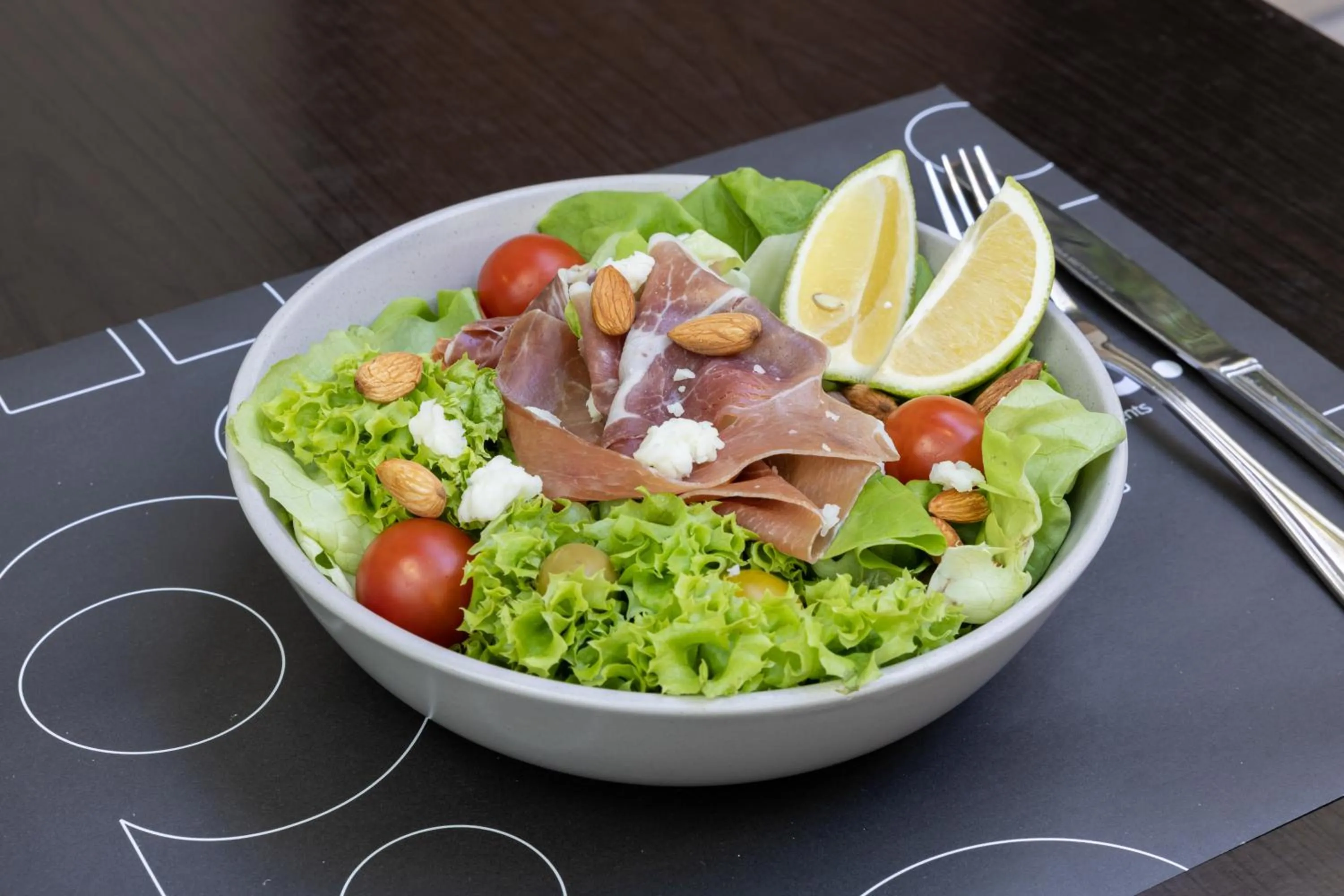 Food and drinks in Holiday Inn Express Santiago Las Condes by IHG