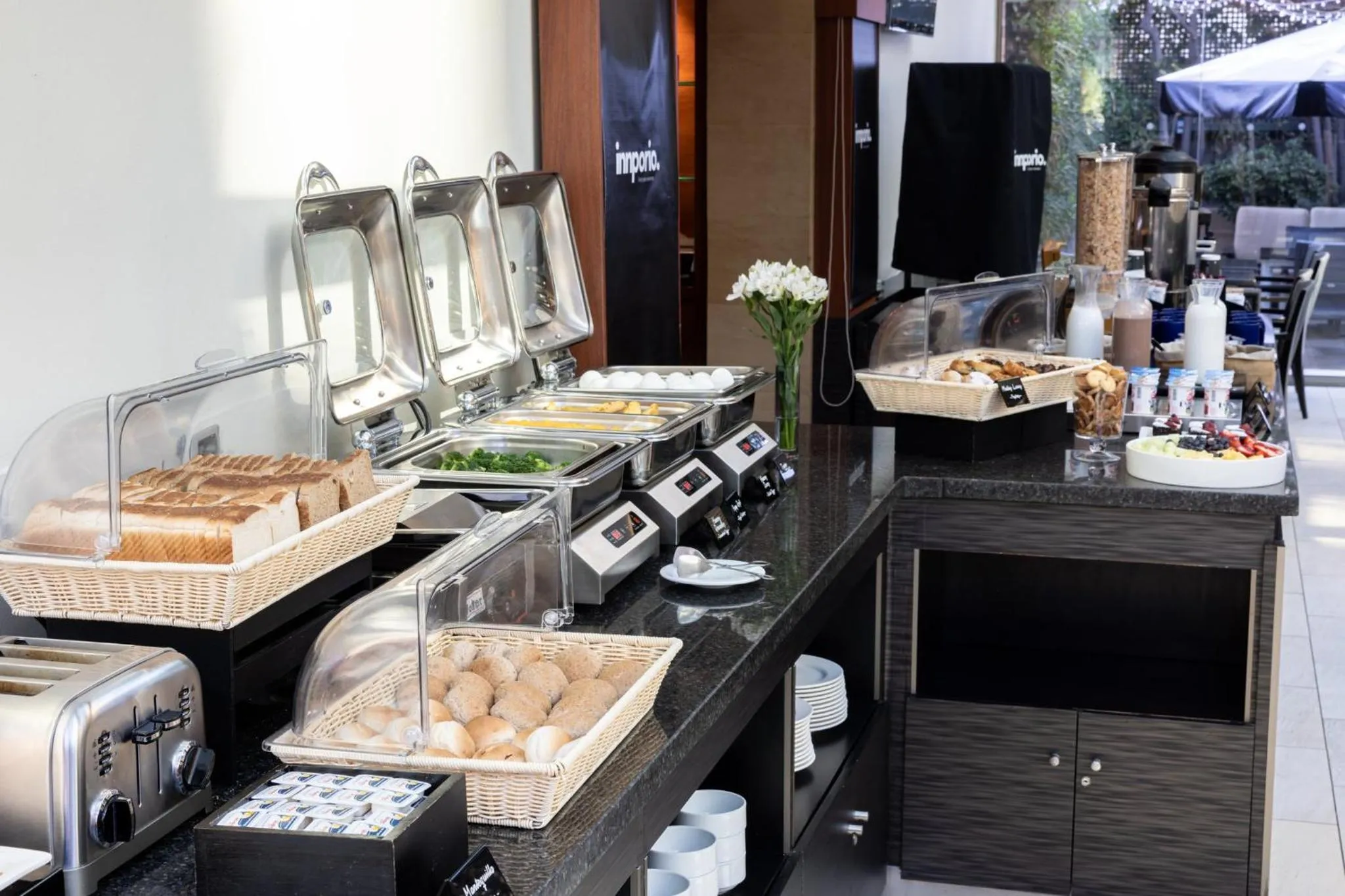 Breakfast in Holiday Inn Express Santiago Las Condes by IHG