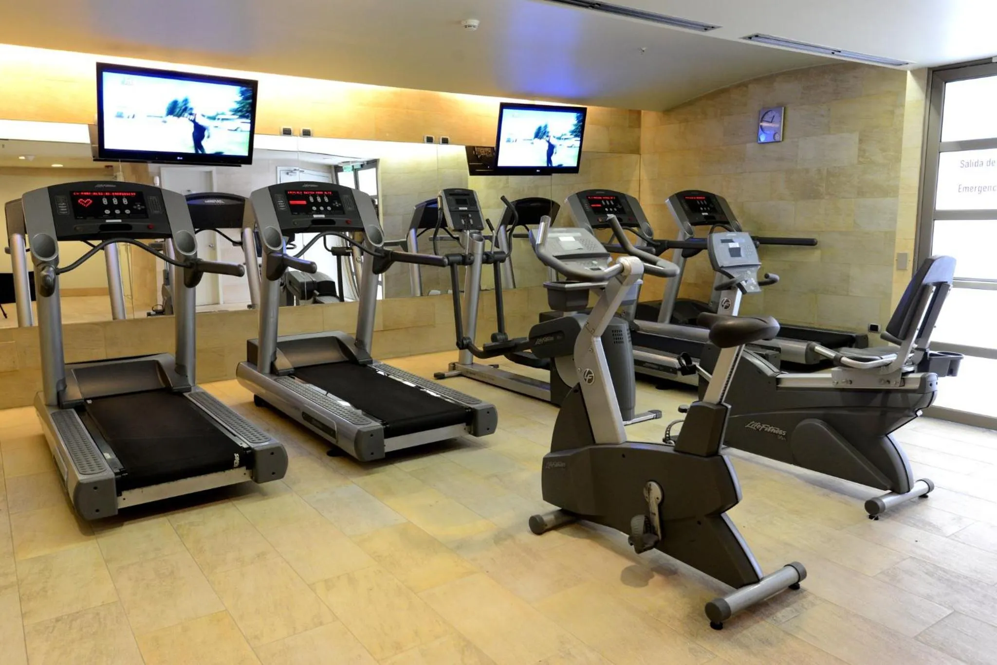 Fitness centre/facilities in Holiday Inn Express Santiago Las Condes by IHG