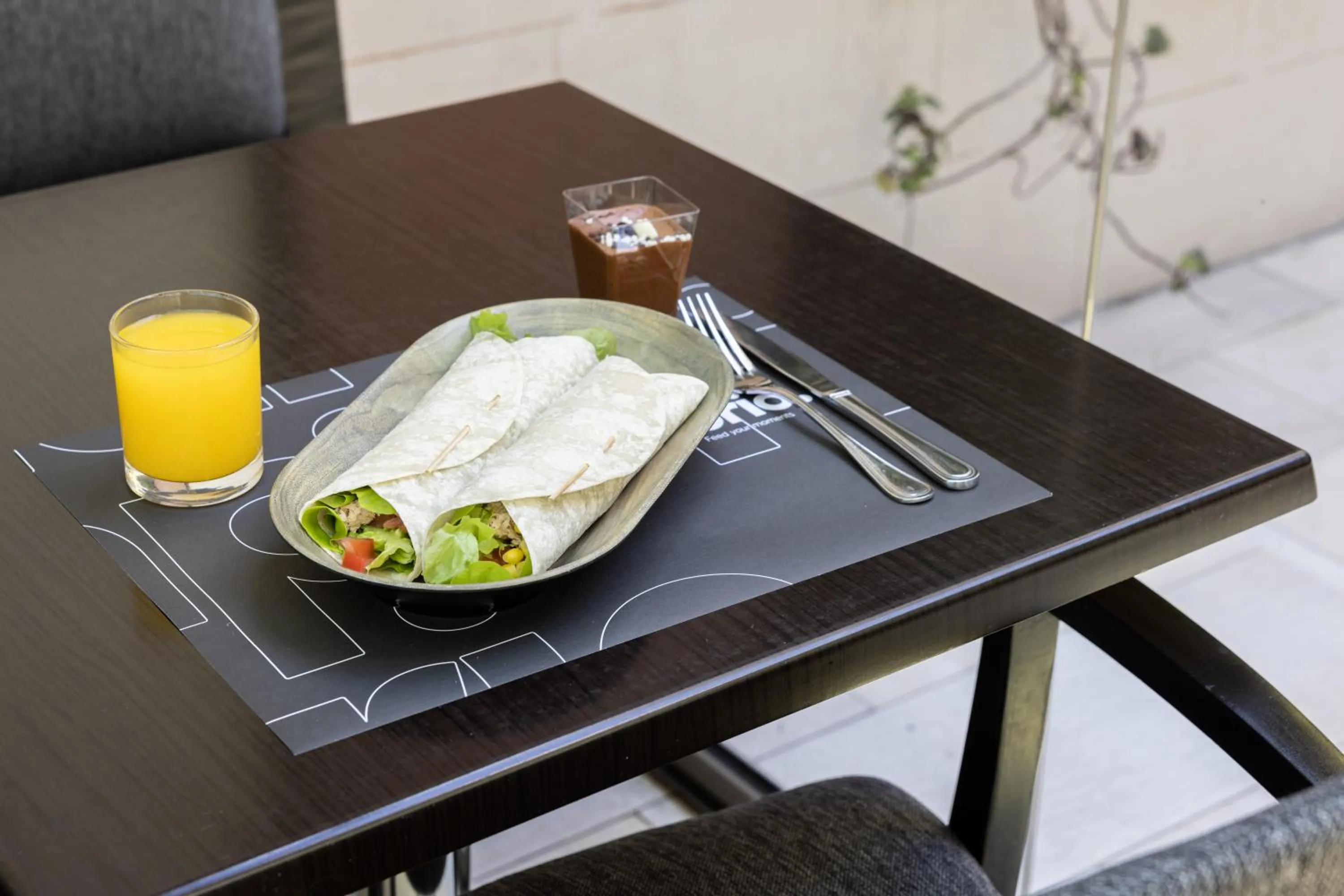 Restaurant/places to eat in Holiday Inn Express Santiago Las Condes by IHG