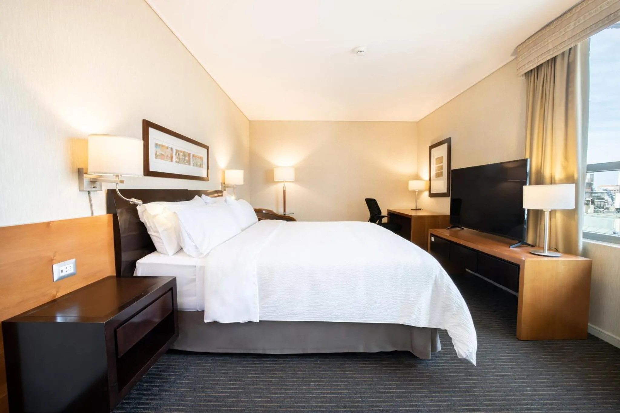 Photo of the whole room, Bed in Holiday Inn Express Santiago Las Condes by IHG