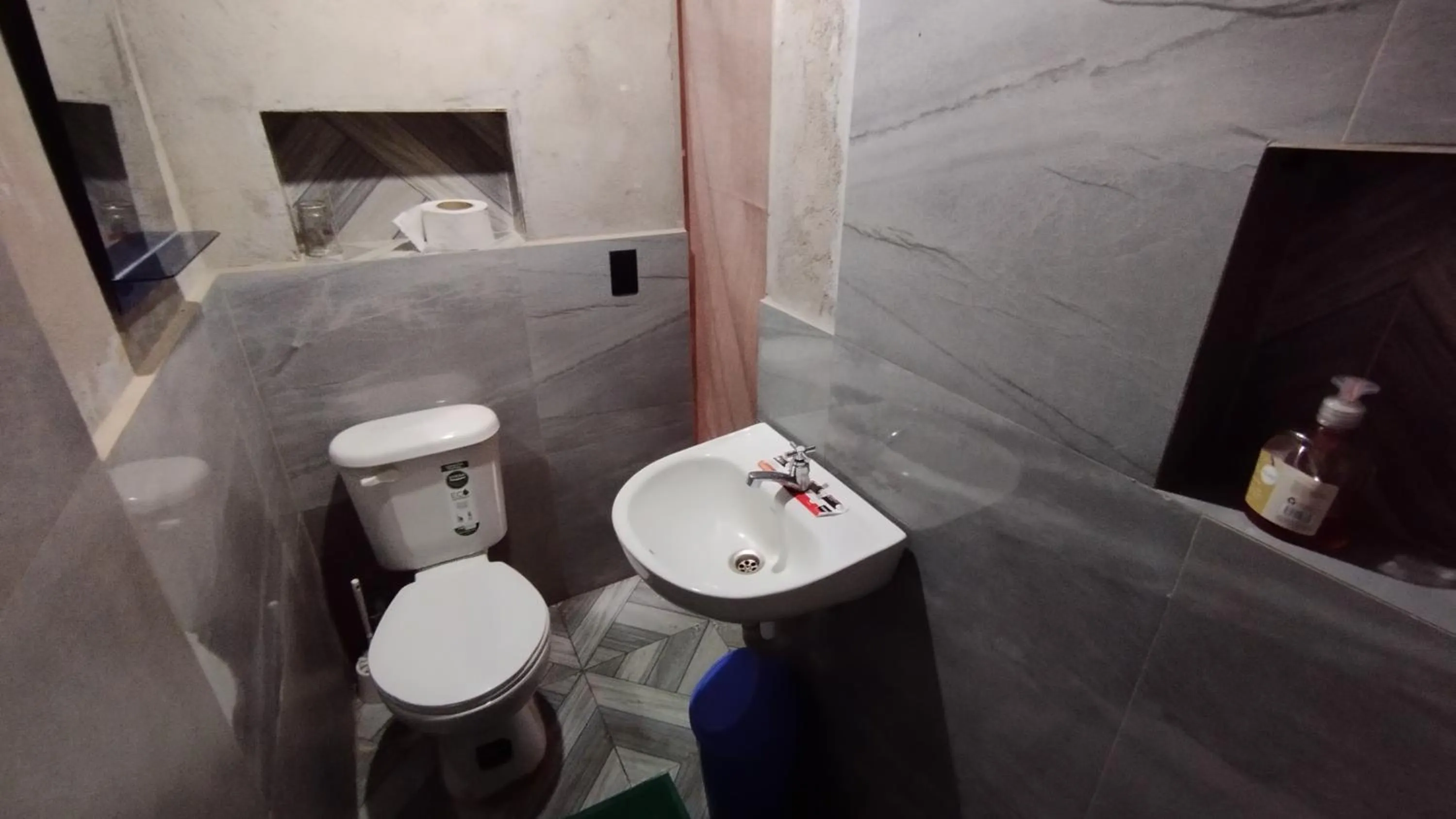 Bathroom in El Tio Hostal