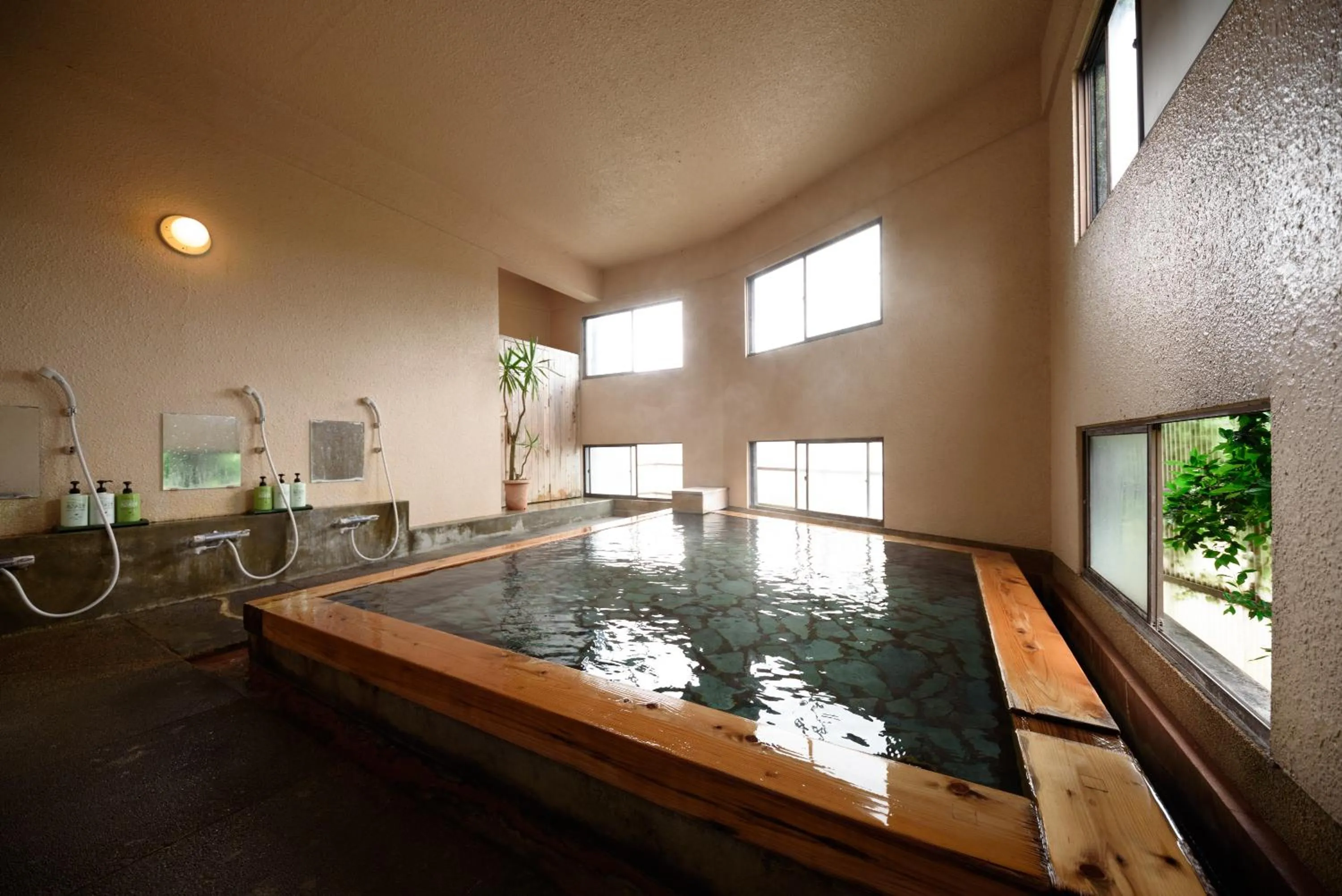 Hot Spring Bath in Yufuin Iyotomi