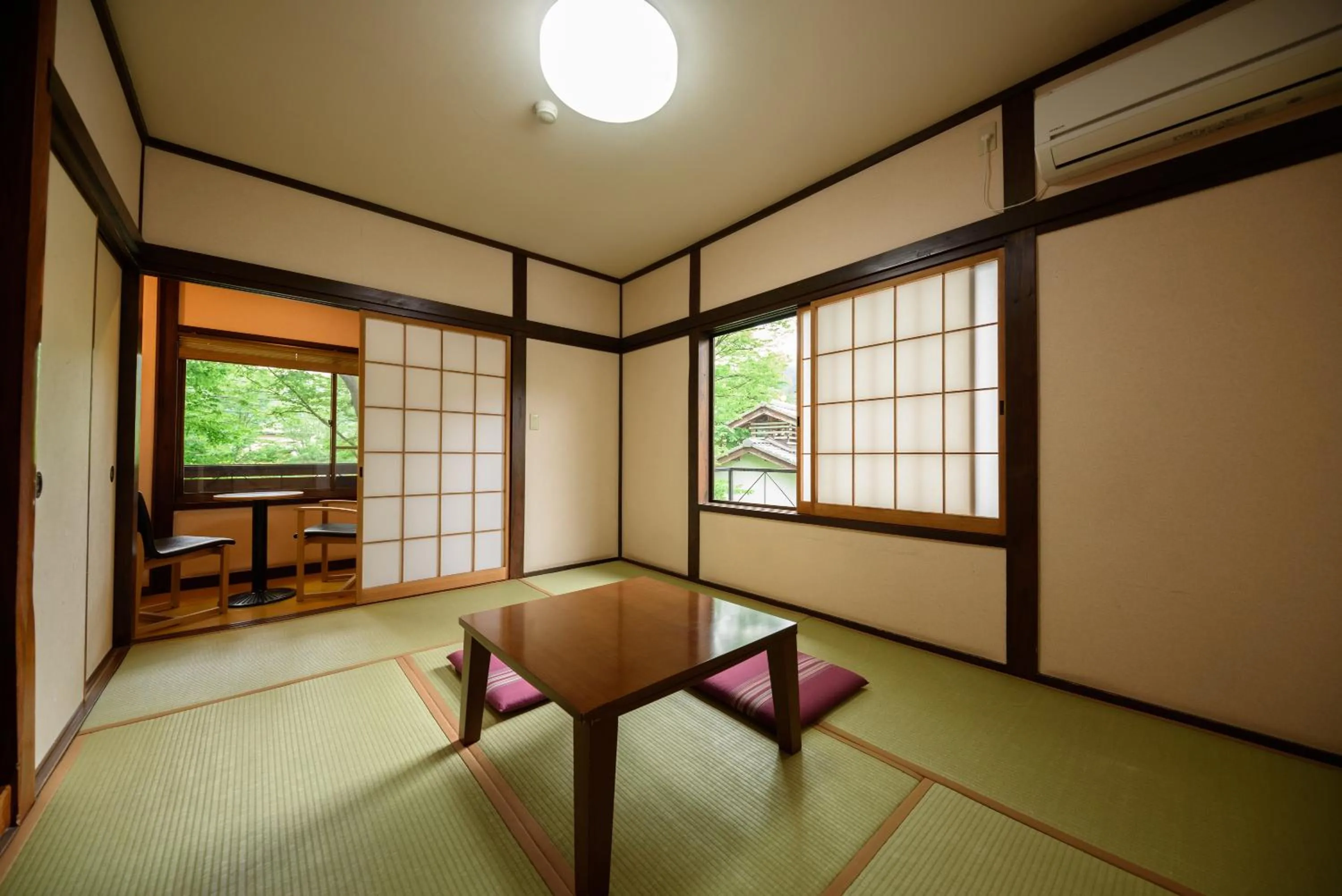 Photo of the whole room in Yufuin Iyotomi