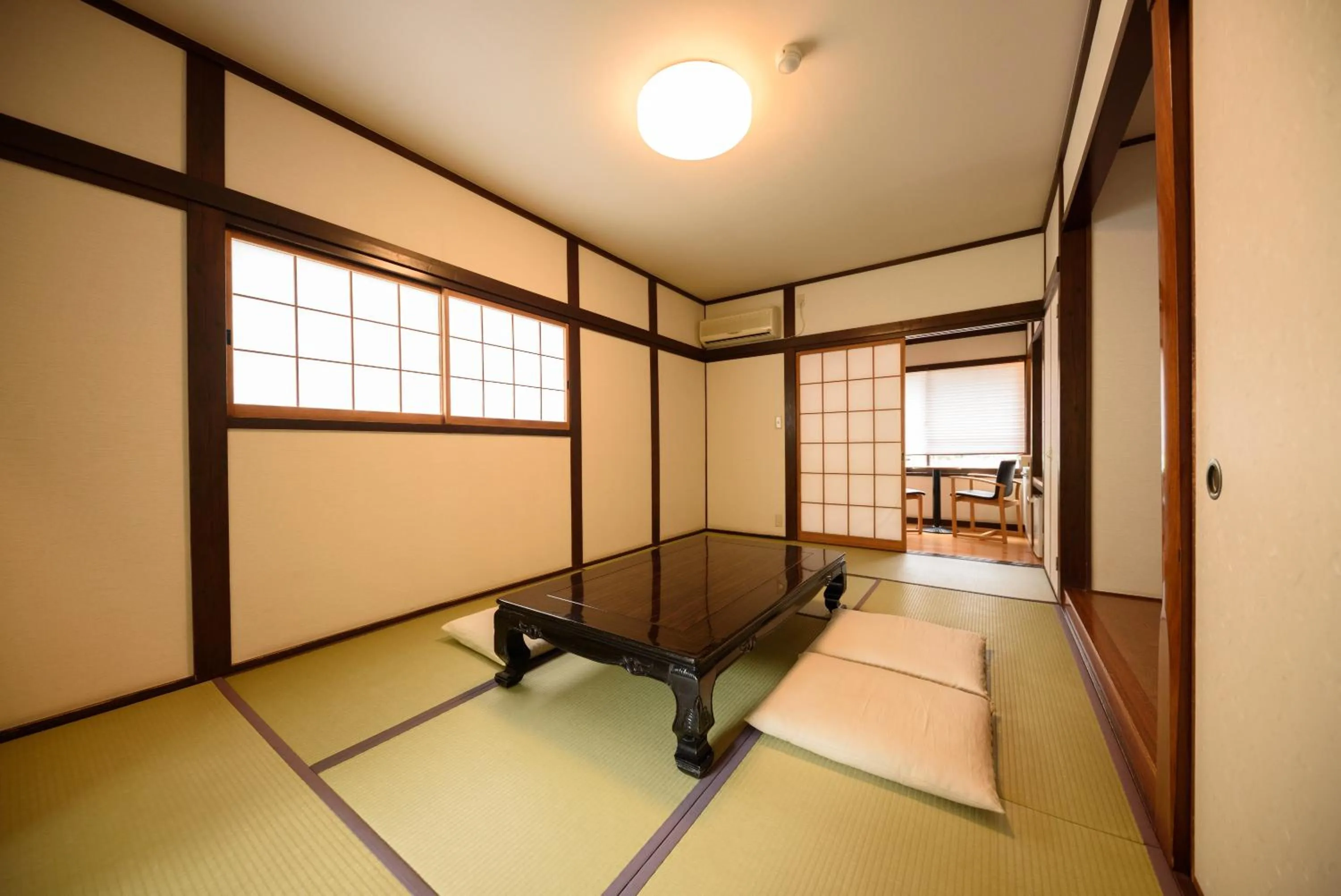 Photo of the whole room in Yufuin Iyotomi