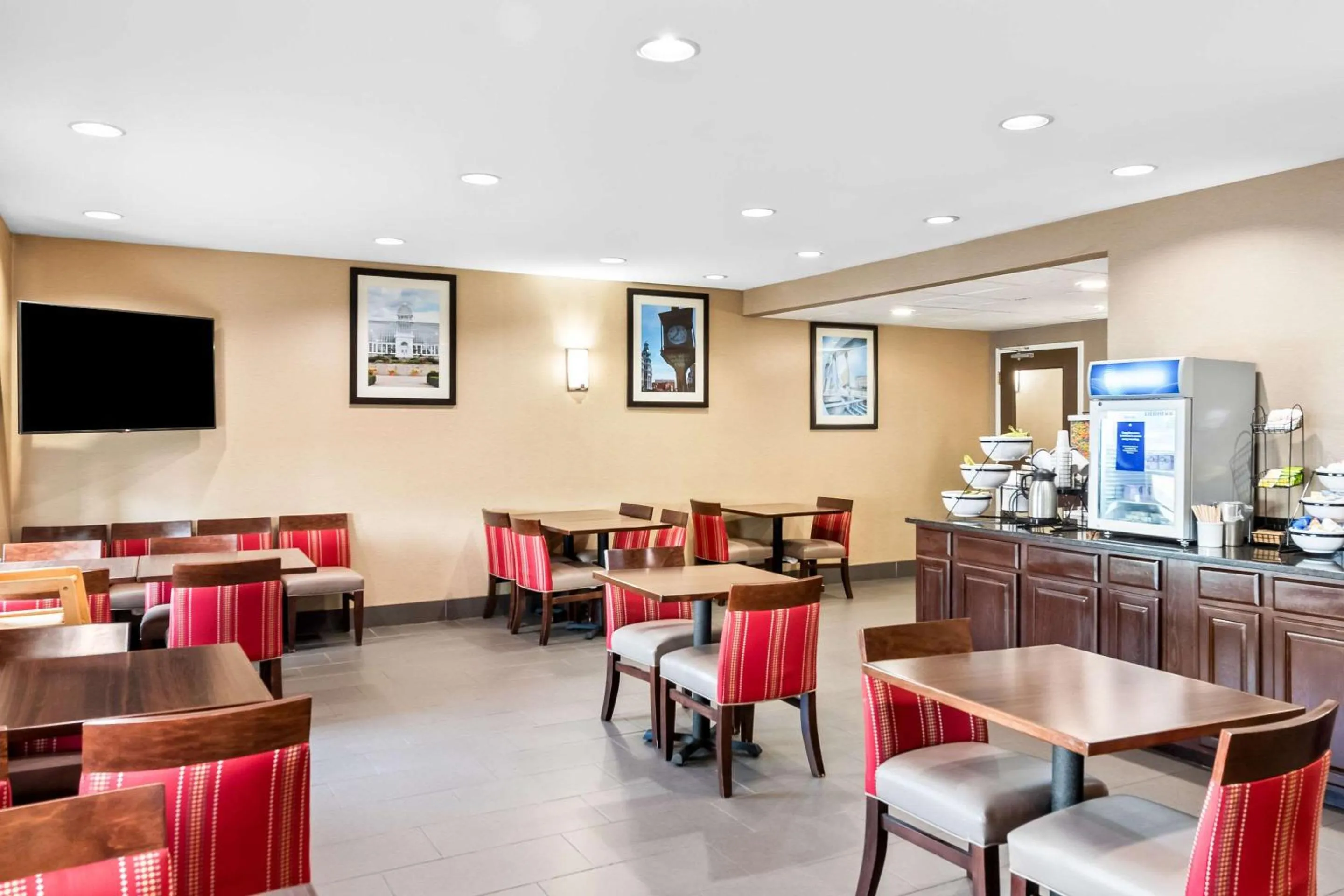 Breakfast in Comfort Inn & Suites Heath - Newark South