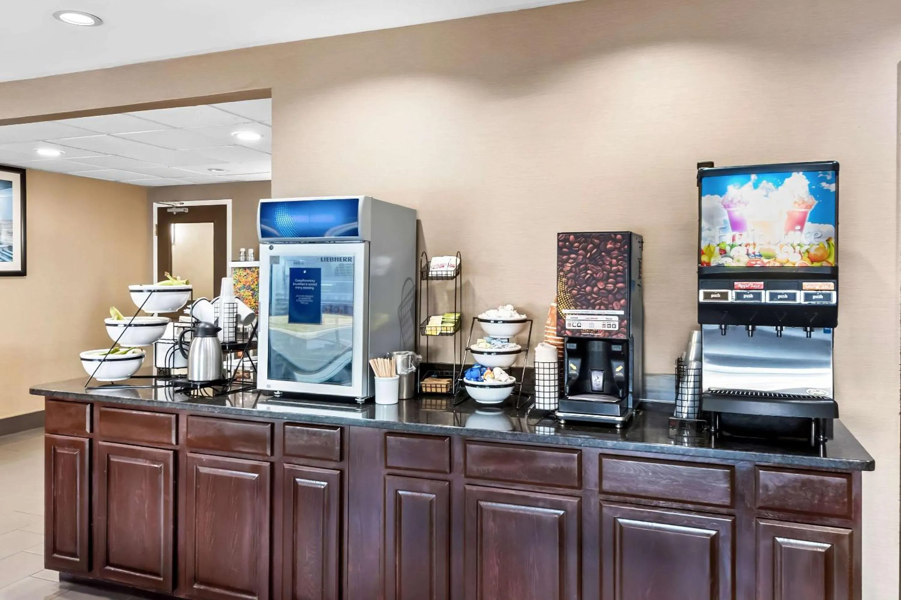 Breakfast in Comfort Inn & Suites Heath - Newark South