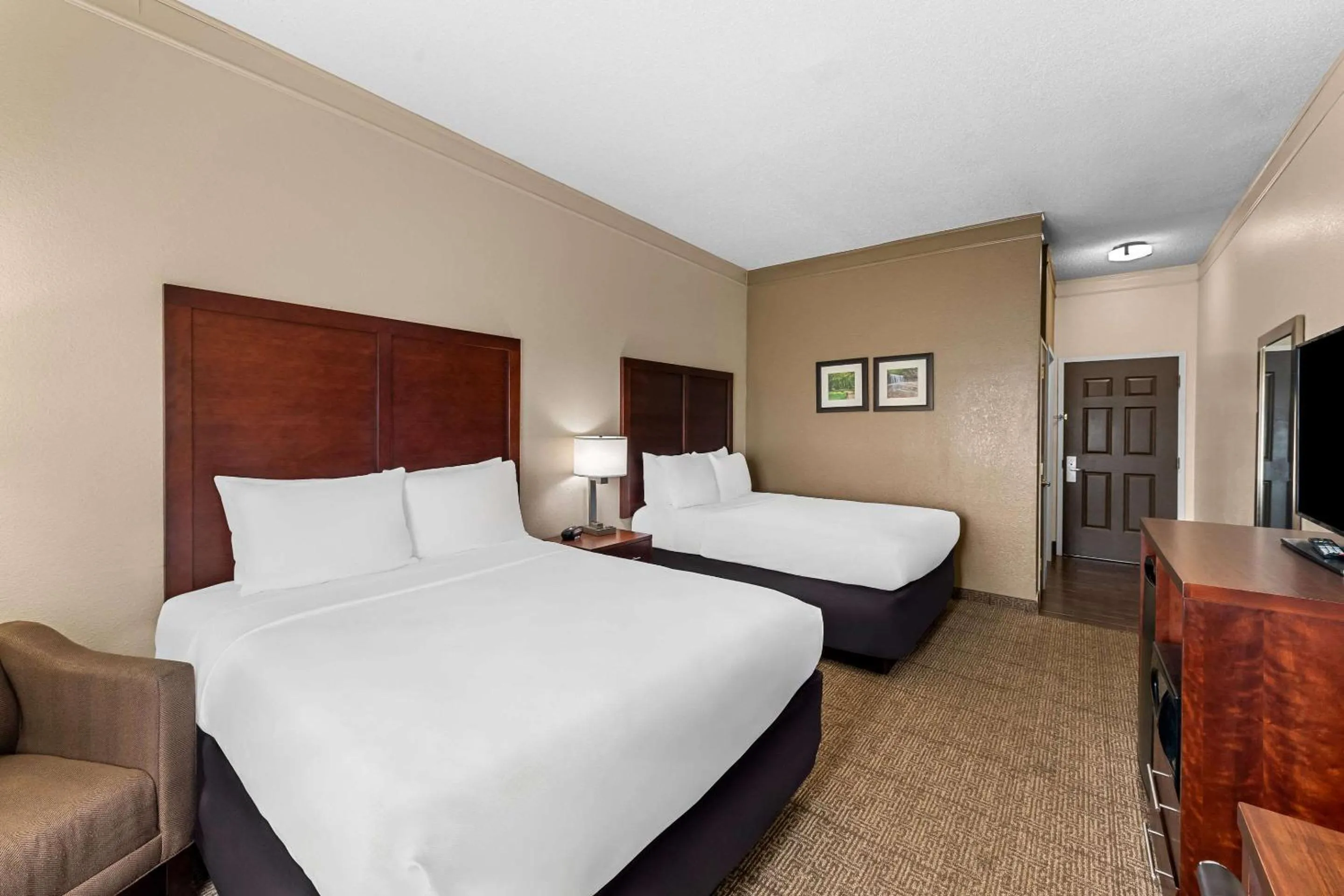 Bedroom, Bed in Comfort Inn & Suites Heath - Newark South
