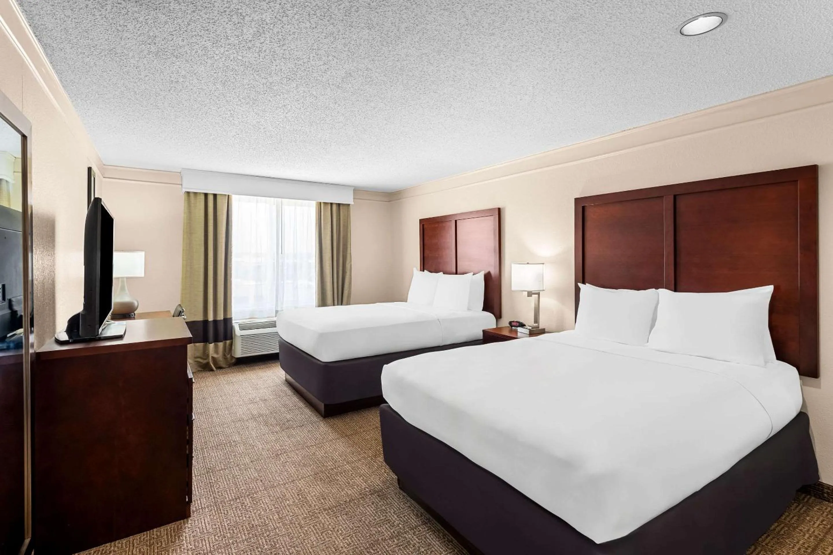 Bedroom, Bed in Comfort Inn & Suites Heath - Newark South